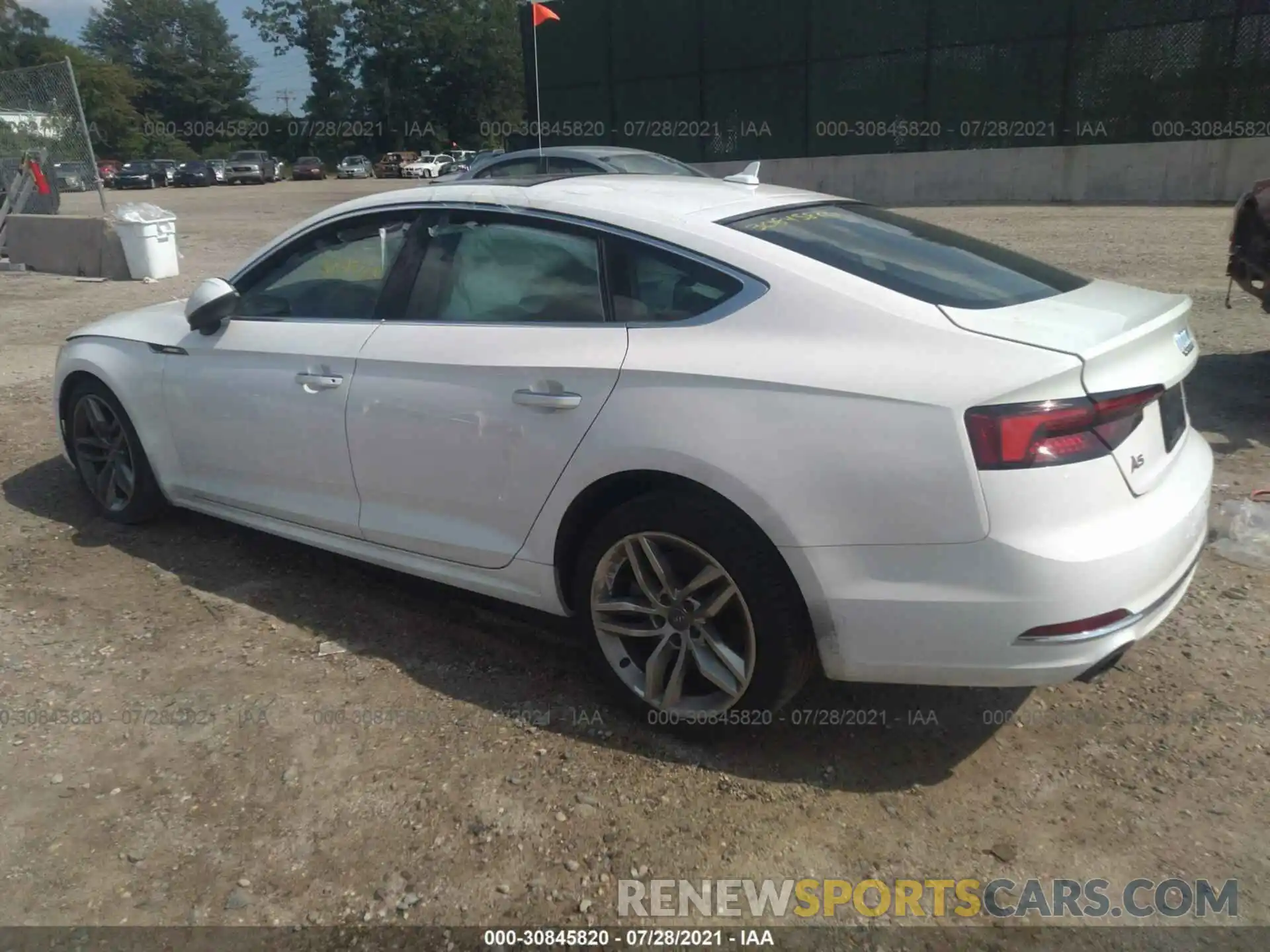 3 Фотография поврежденного автомобиля WAUANCF51KA060163 AUDI A5 SPORTBACK 2019