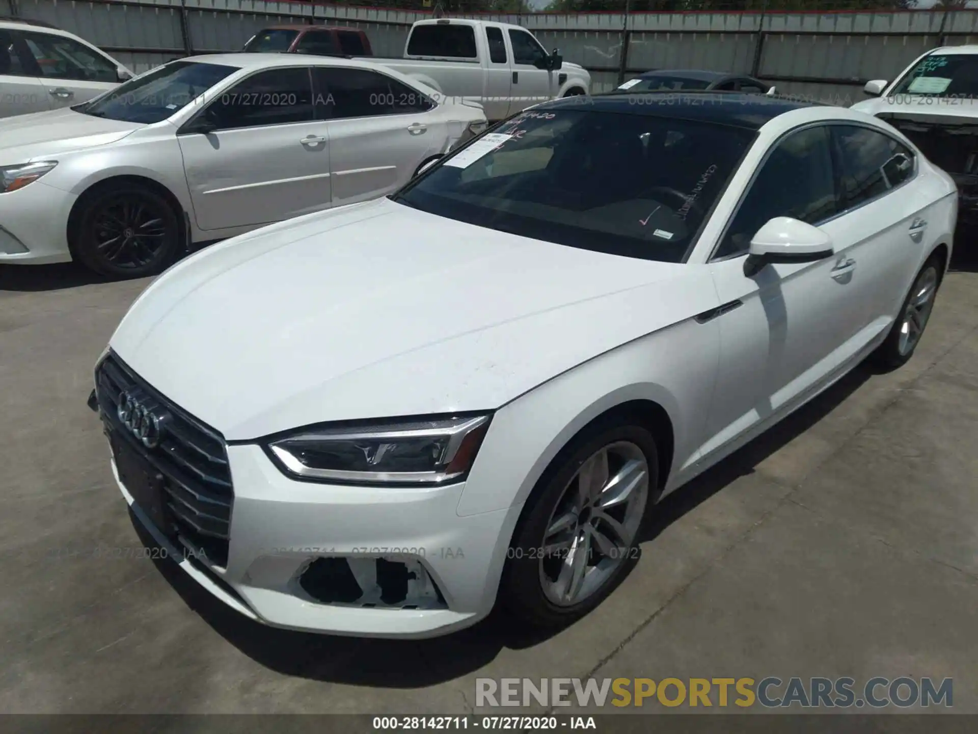 2 Фотография поврежденного автомобиля WAUANCF56KA063933 AUDI A5 SPORTBACK 2019