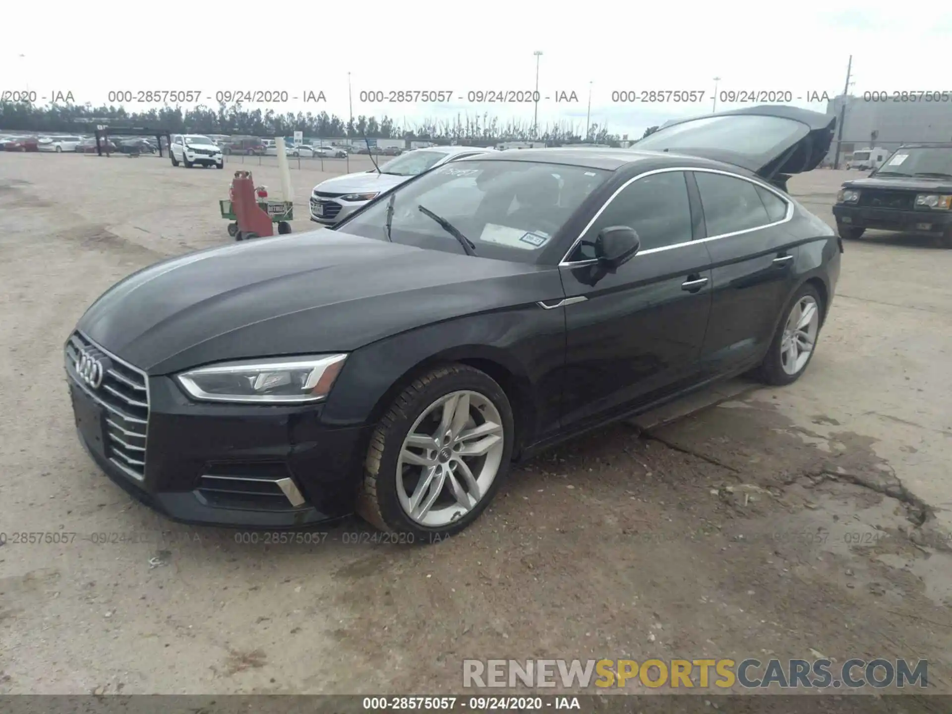 2 Фотография поврежденного автомобиля WAUANCF58KA063061 AUDI A5 SPORTBACK 2019