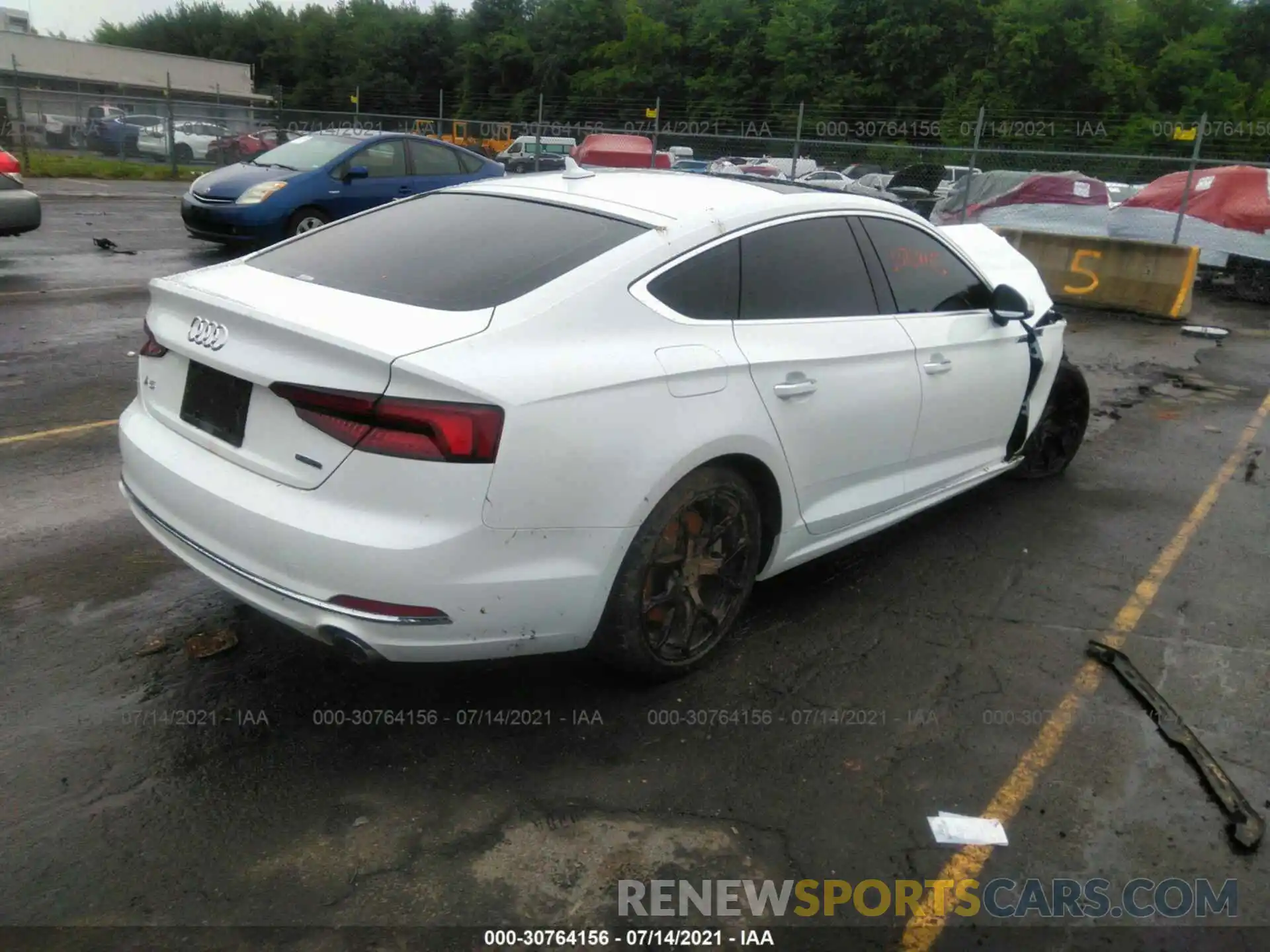 4 Photograph of a damaged car WAUANCF59KA064316 AUDI A5 SPORTBACK 2019