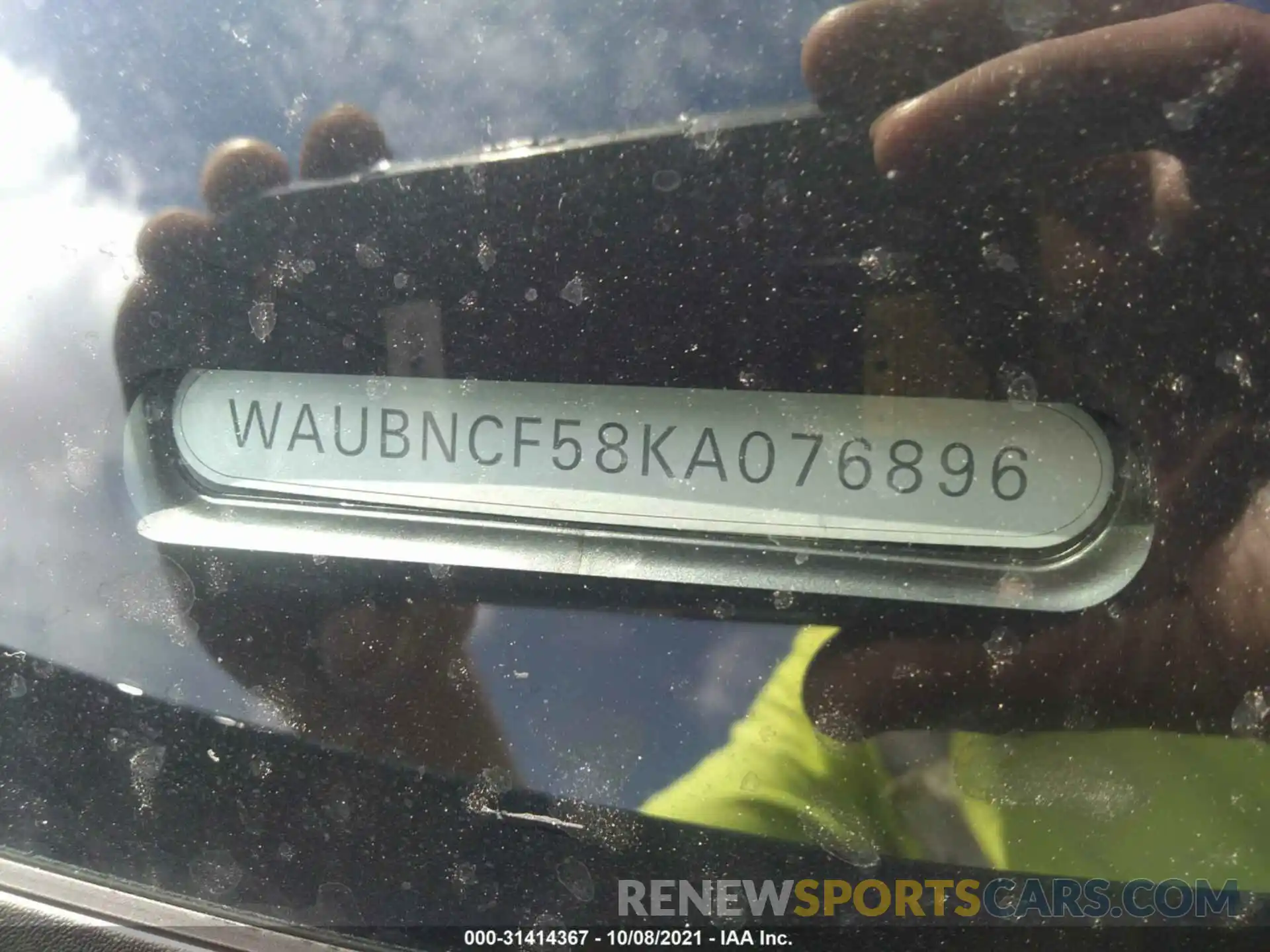 9 Фотография поврежденного автомобиля WAUBNCF58KA076896 AUDI A5 SPORTBACK 2019