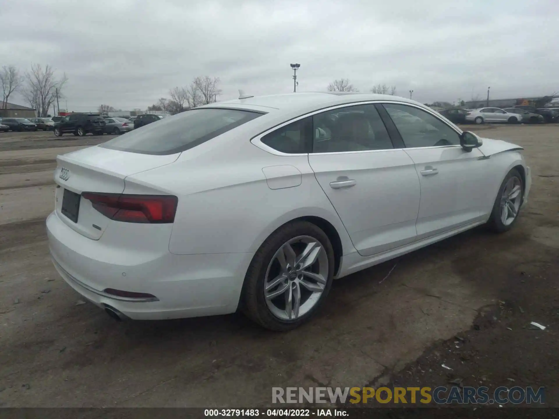 4 Фотография поврежденного автомобиля WAUBNCF59KA077698 AUDI A5 SPORTBACK 2019