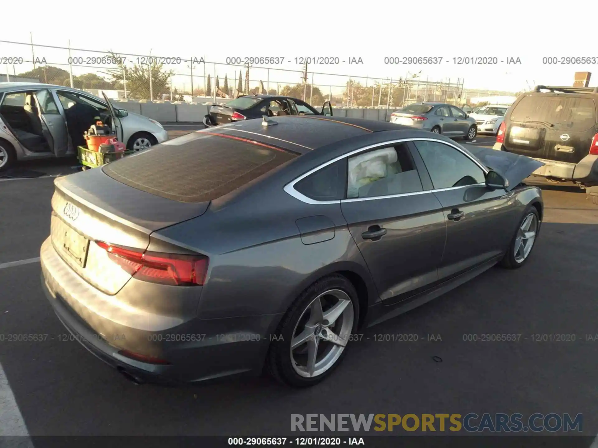 4 Фотография поврежденного автомобиля WAUDNCF53KA075633 AUDI A5 SPORTBACK 2019