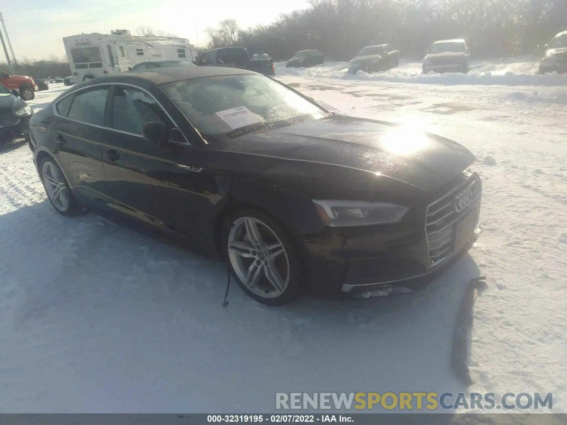 1 Фотография поврежденного автомобиля WAUENCF57KA098076 AUDI A5 SPORTBACK 2019