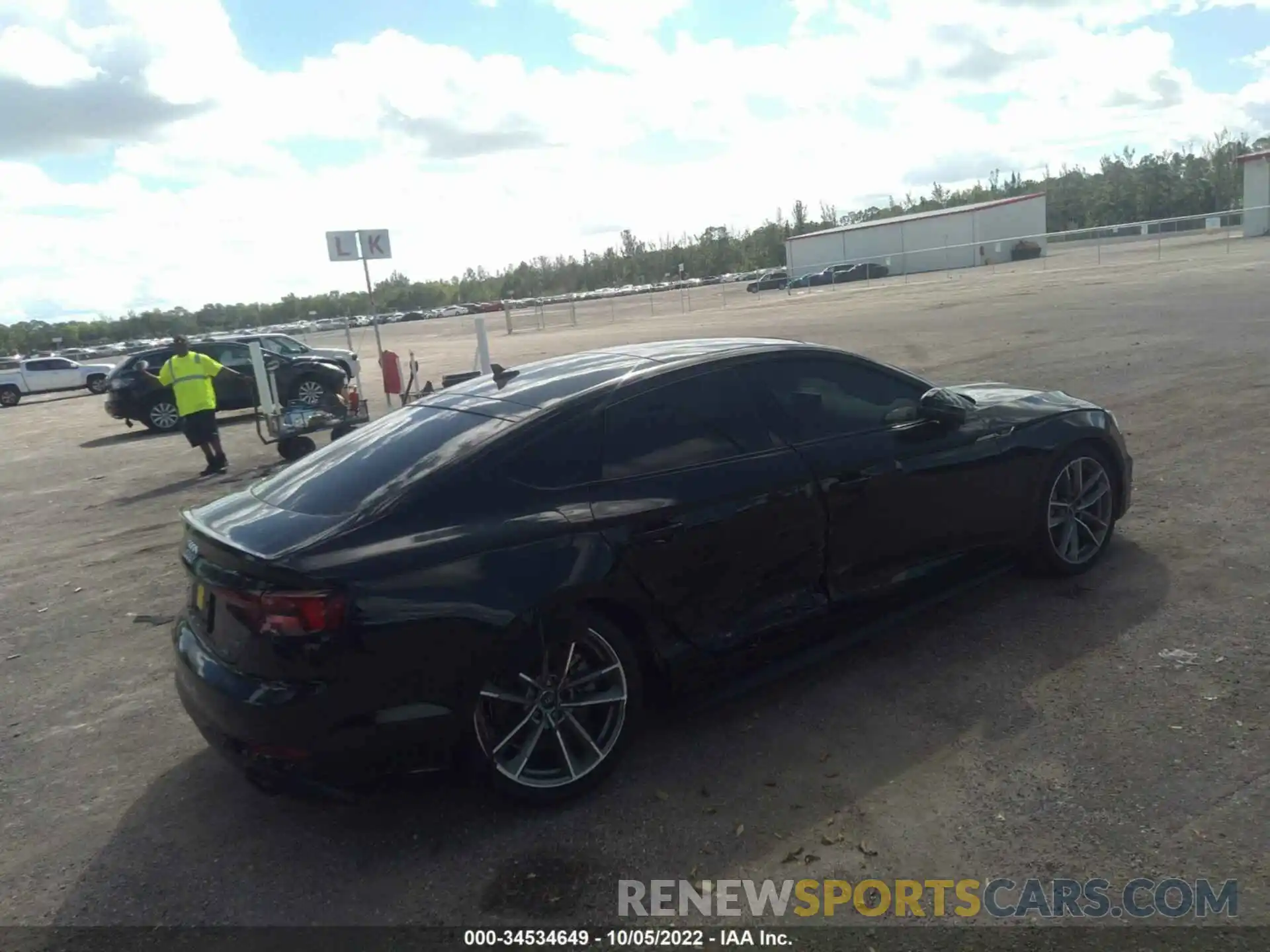 4 Photograph of a damaged car WAUFNCF51KA016332 AUDI A5 SPORTBACK 2019