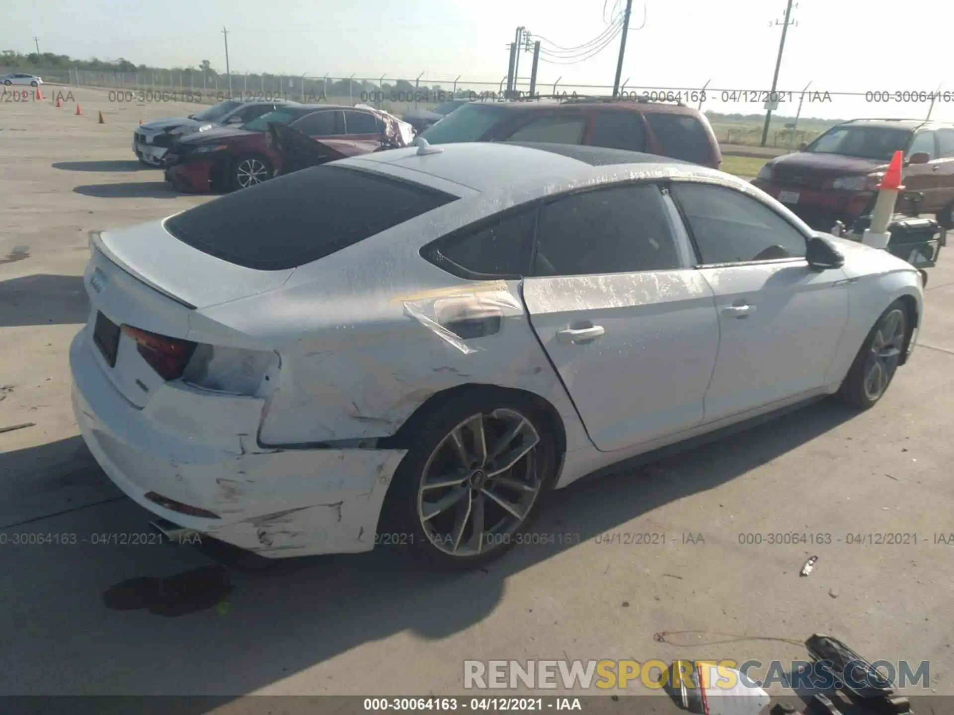 4 Photograph of a damaged car WAUFNCF54KA075181 AUDI A5 SPORTBACK 2019