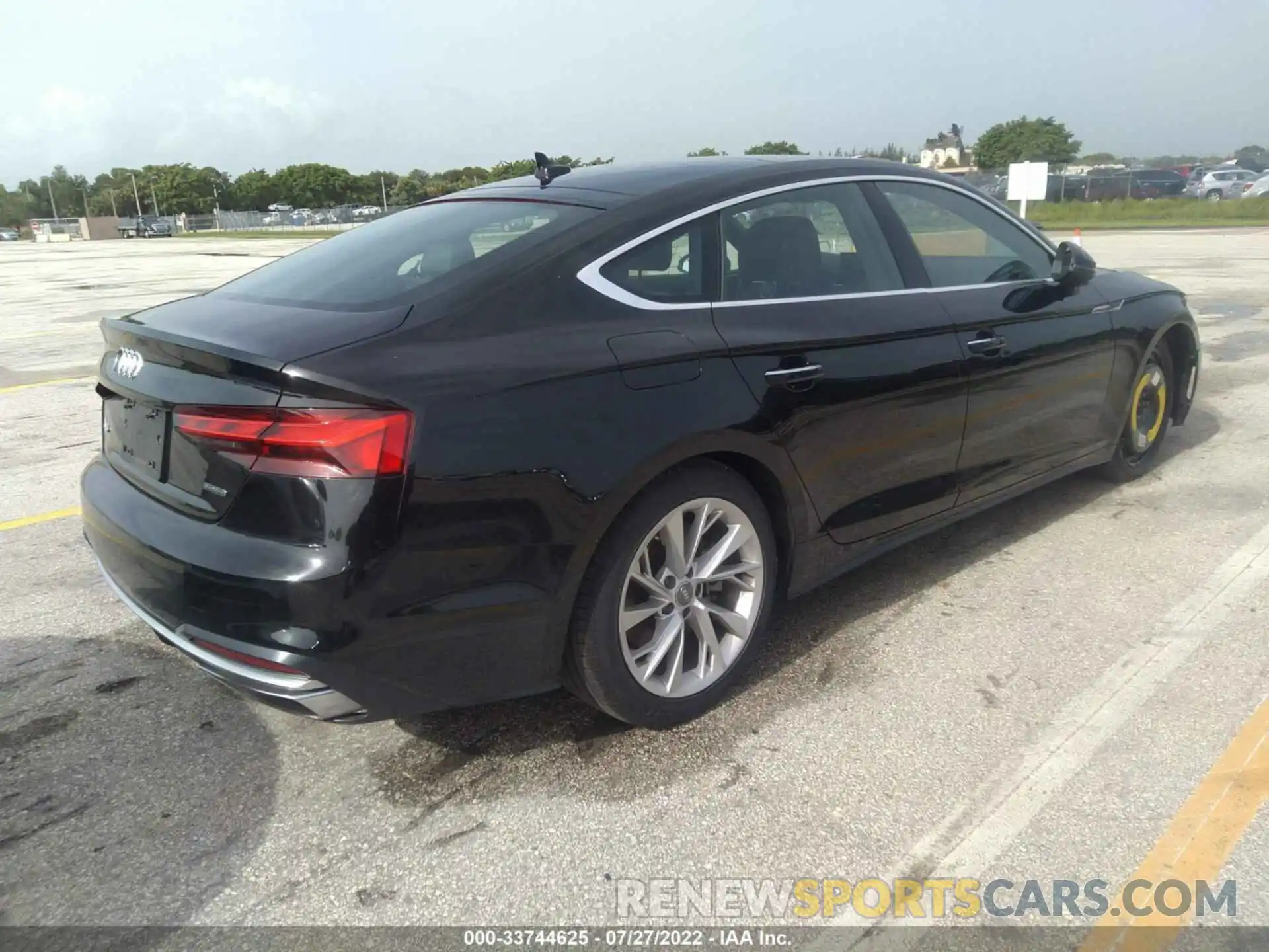 4 Photograph of a damaged car WAUANCF50LA007326 AUDI A5 SPORTBACK 2020