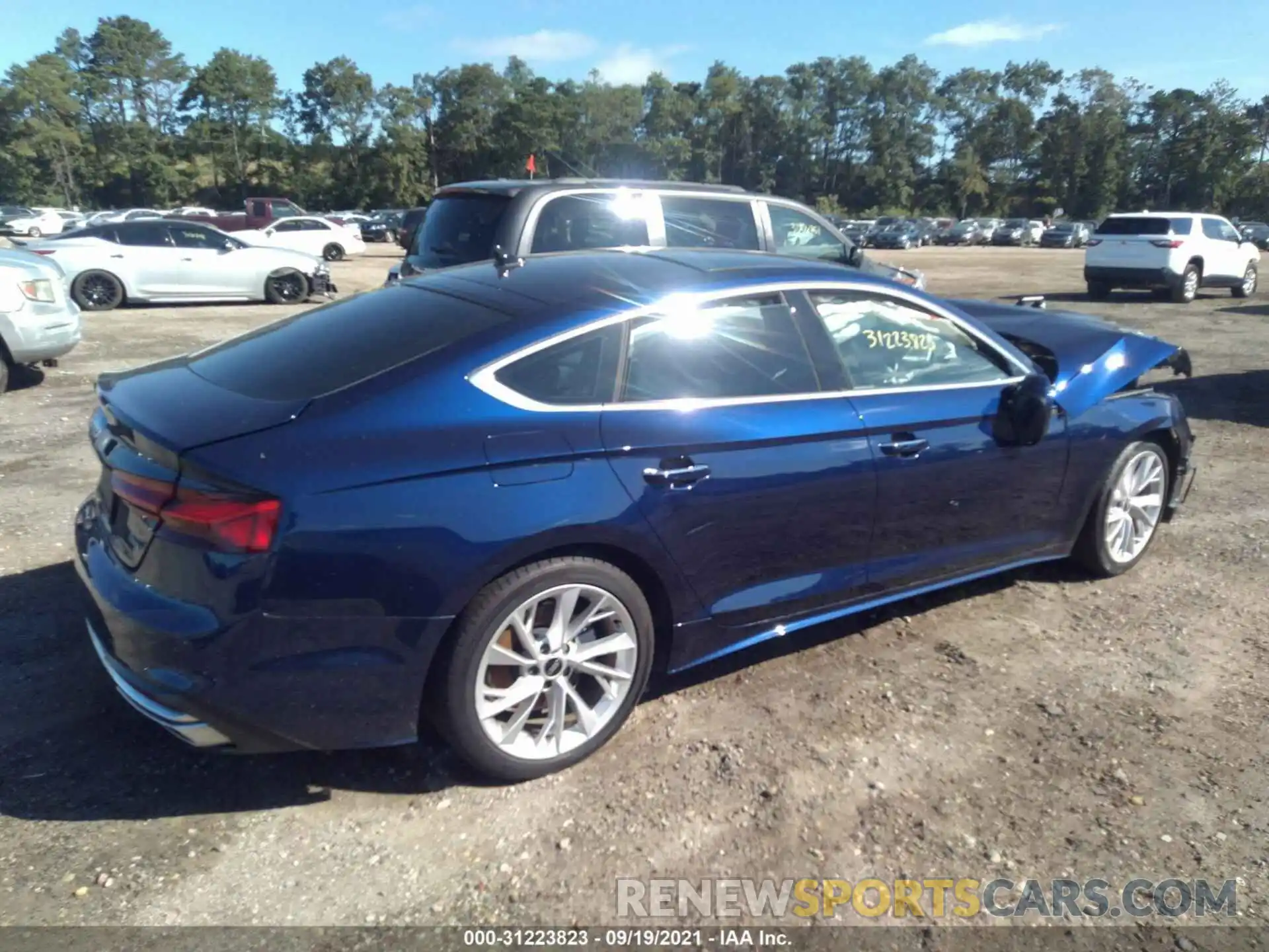 4 Photograph of a damaged car WAUABCF53MA037513 AUDI A5 SPORTBACK 2021