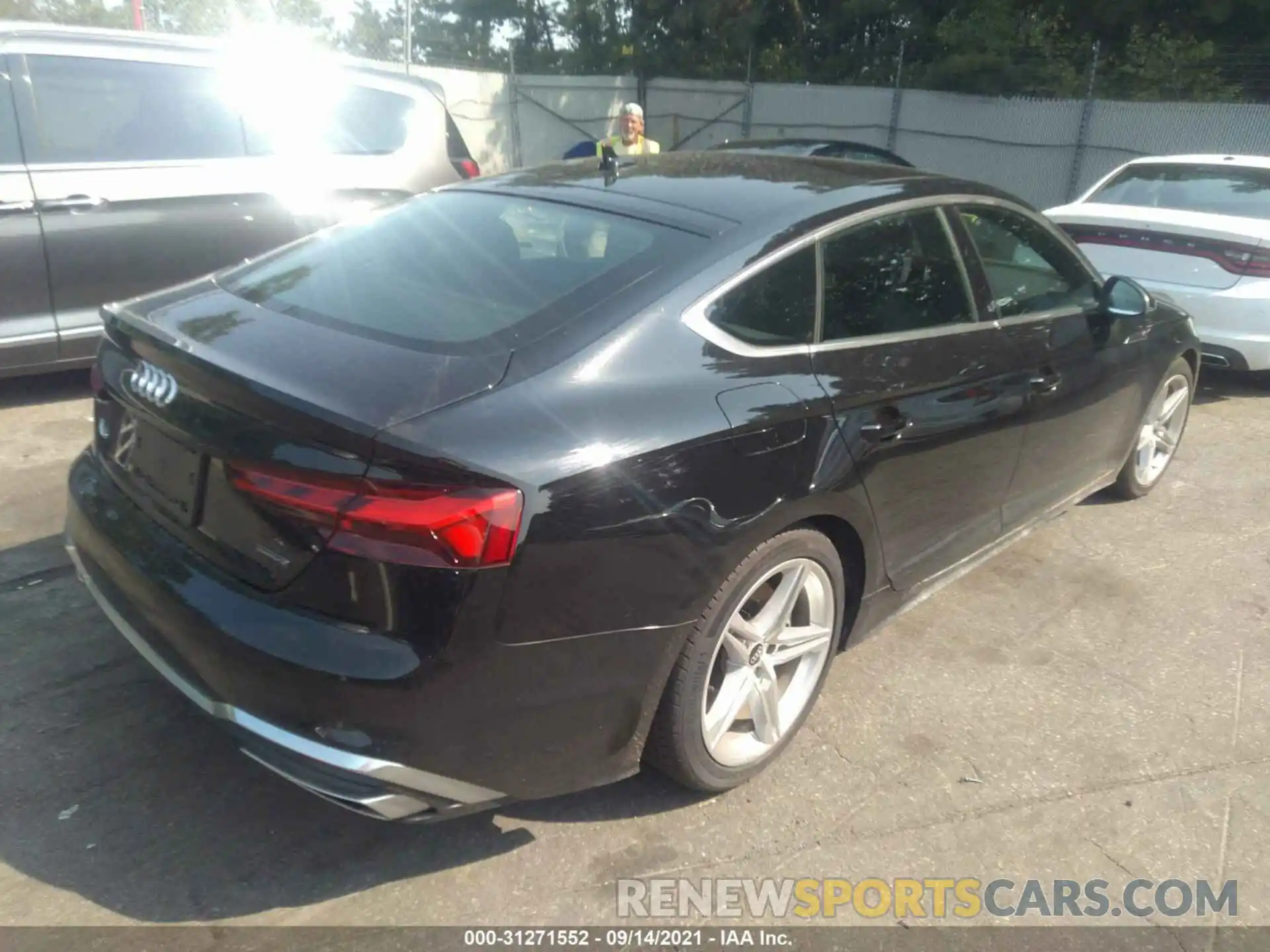 4 Фотография поврежденного автомобиля WAUDACF57MA059367 AUDI A5 SPORTBACK 2021