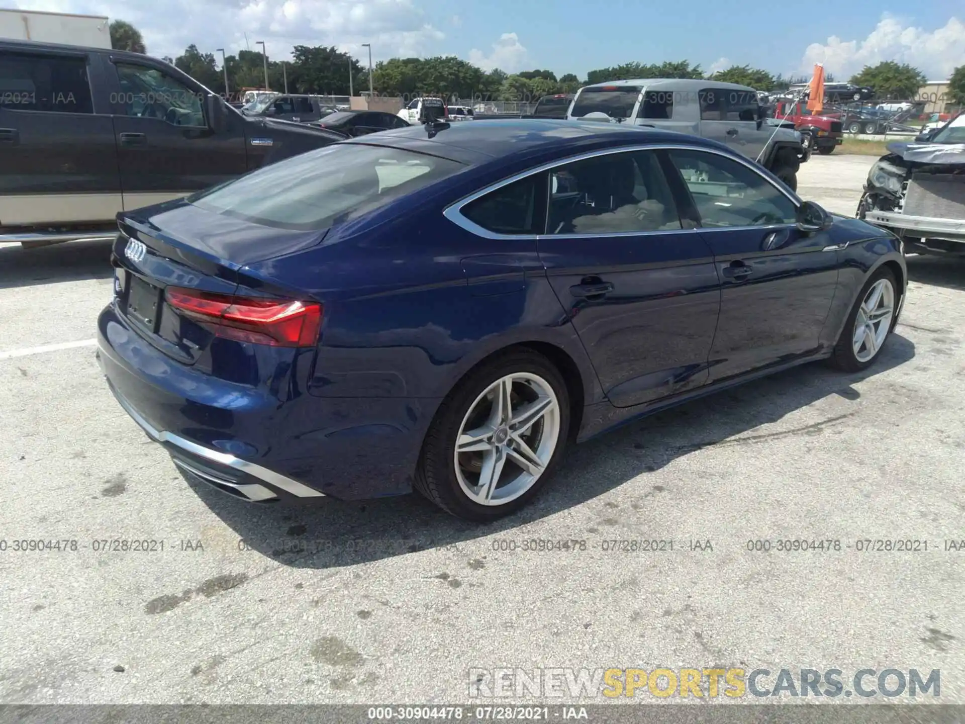 4 Photograph of a damaged car WAUDACF5XMA011829 AUDI A5 SPORTBACK 2021