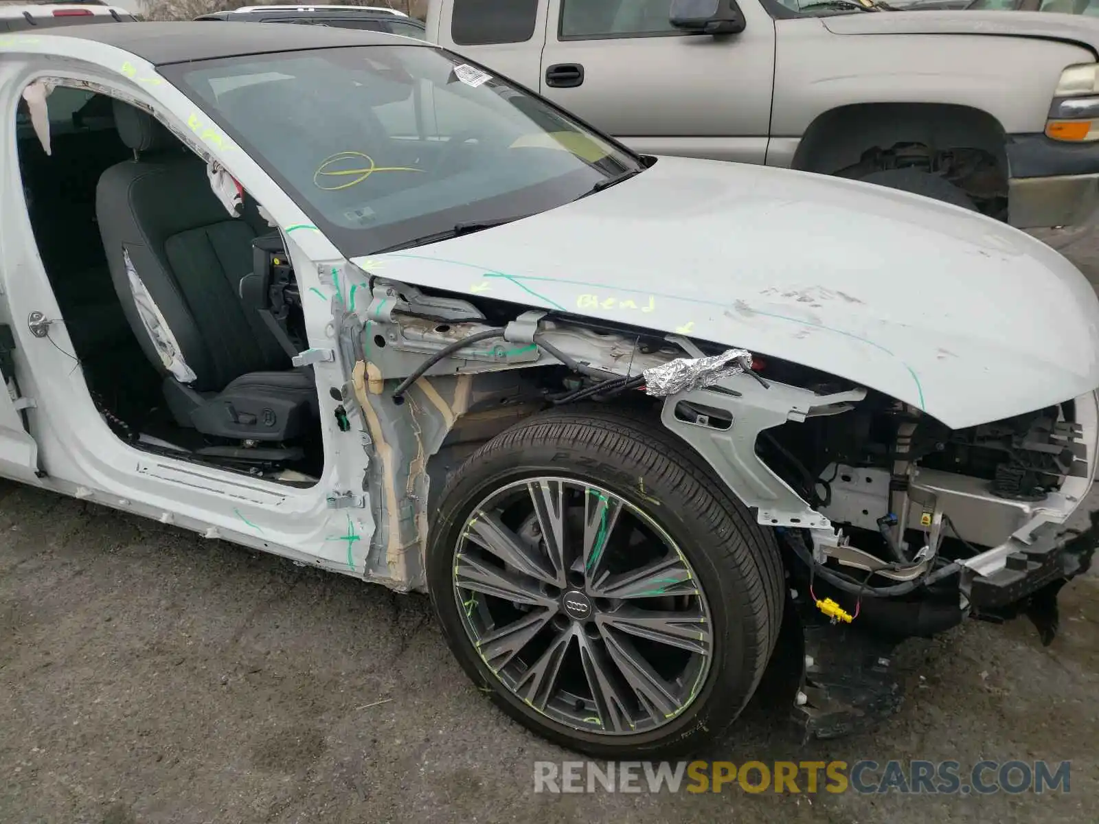 9 Photograph of a damaged car WAUE8AF2XKN120226 AUDI A6 2019