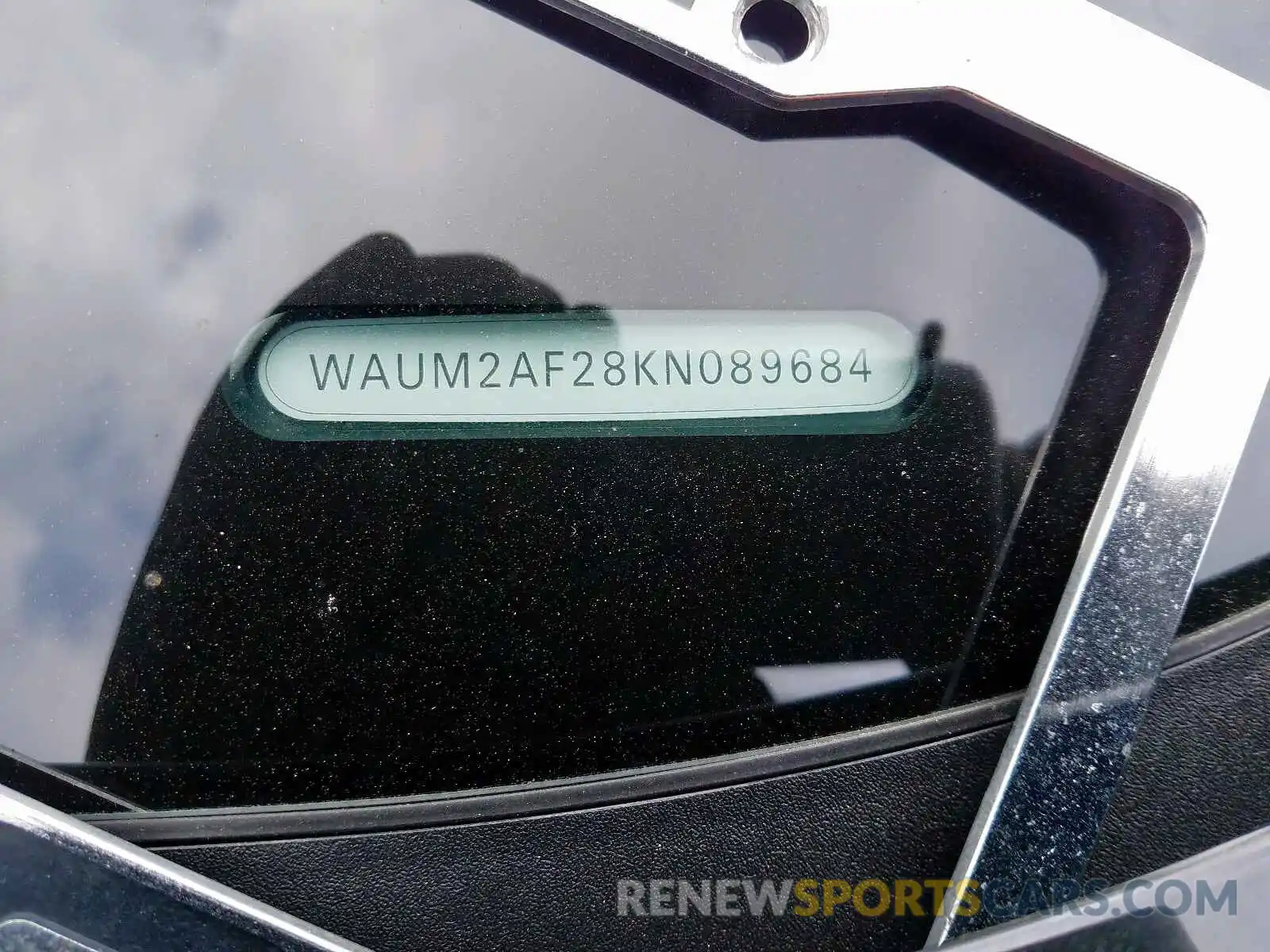 10 Photograph of a damaged car WAUM2AF28KN089684 AUDI A6 2019
