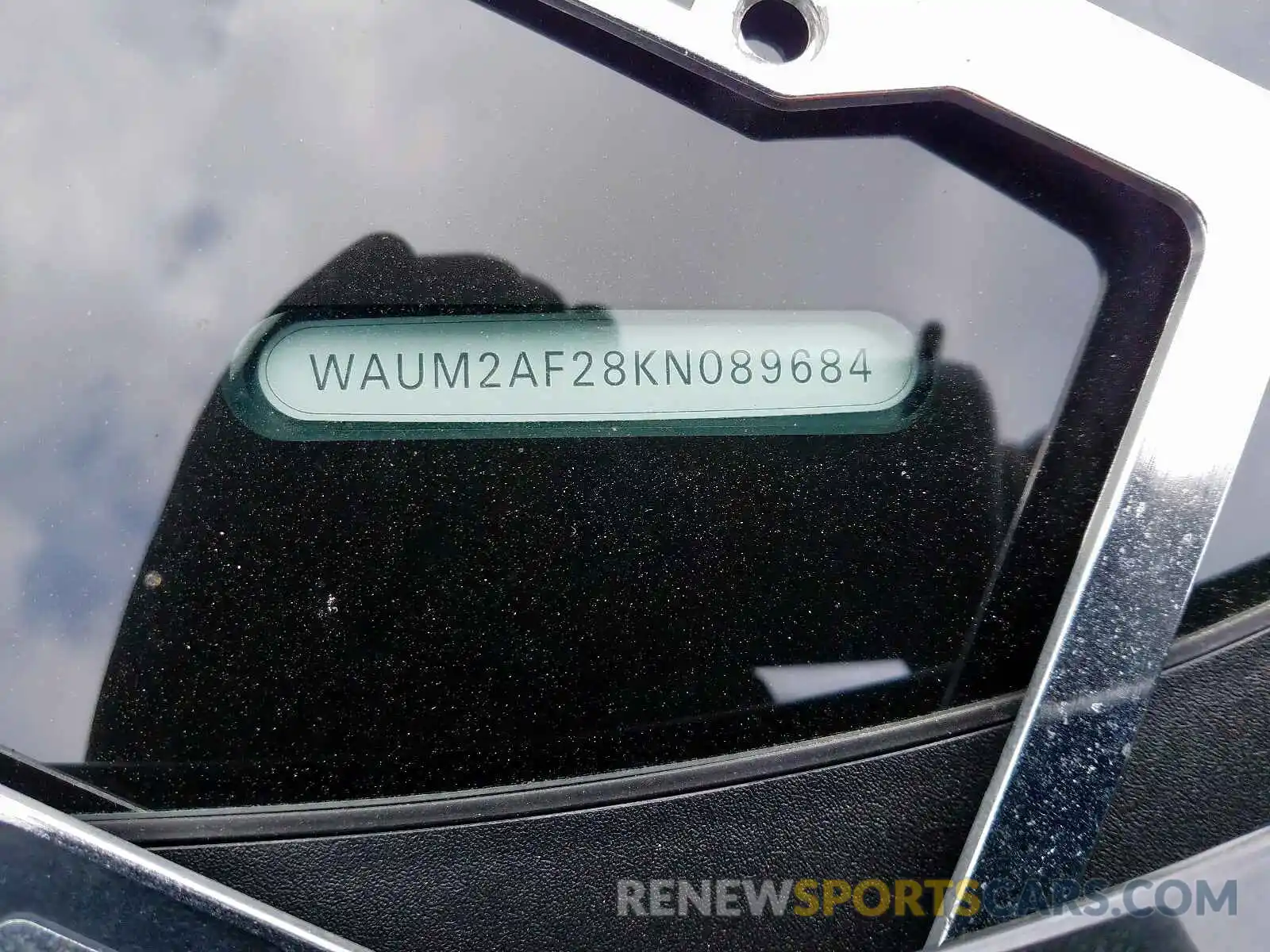 10 Фотография поврежденного автомобиля WAUM2AF28KN089684 AUDI A6 2019