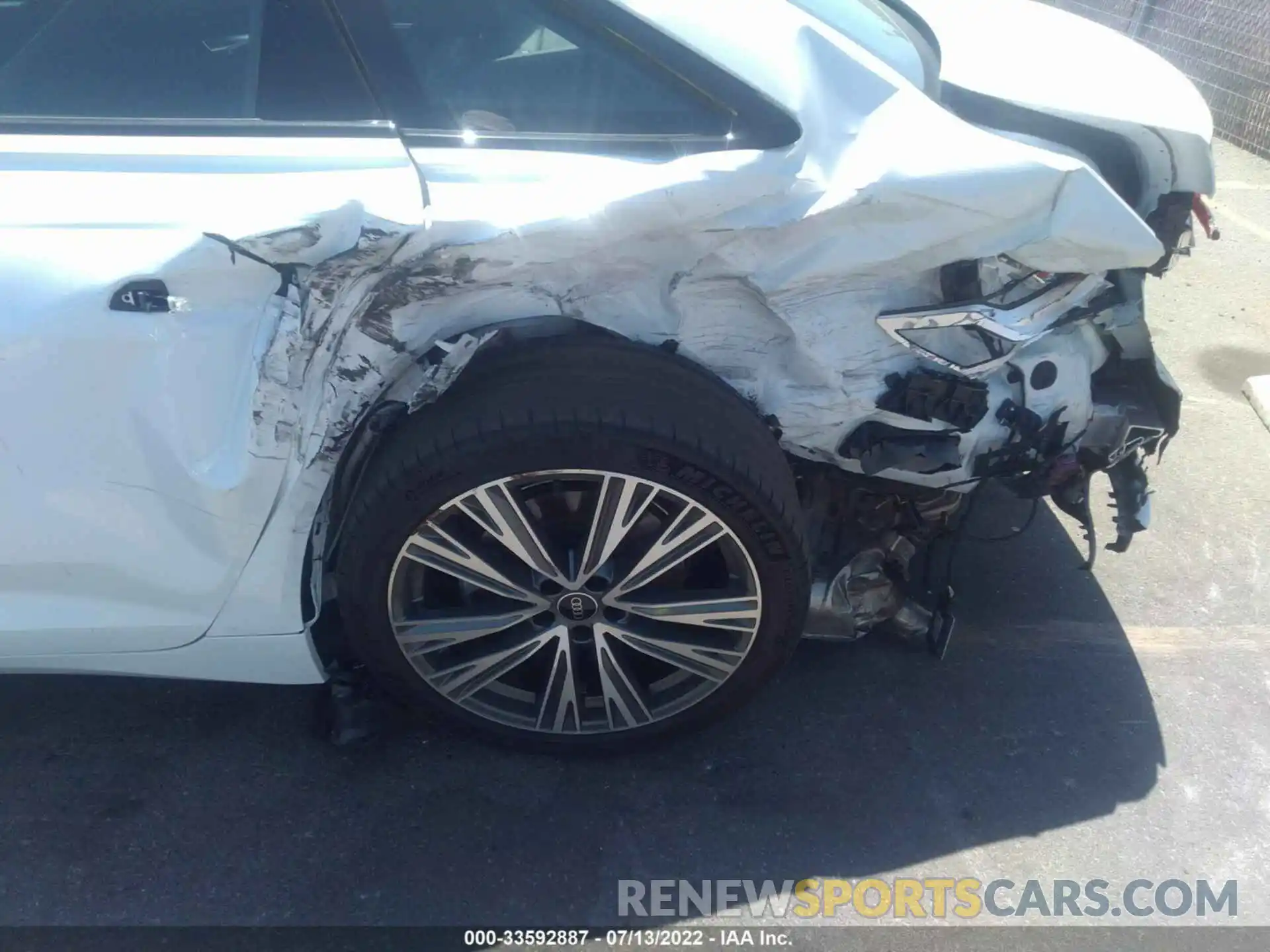 6 Photograph of a damaged car WAUE3AF21MN046454 AUDI A6 2021