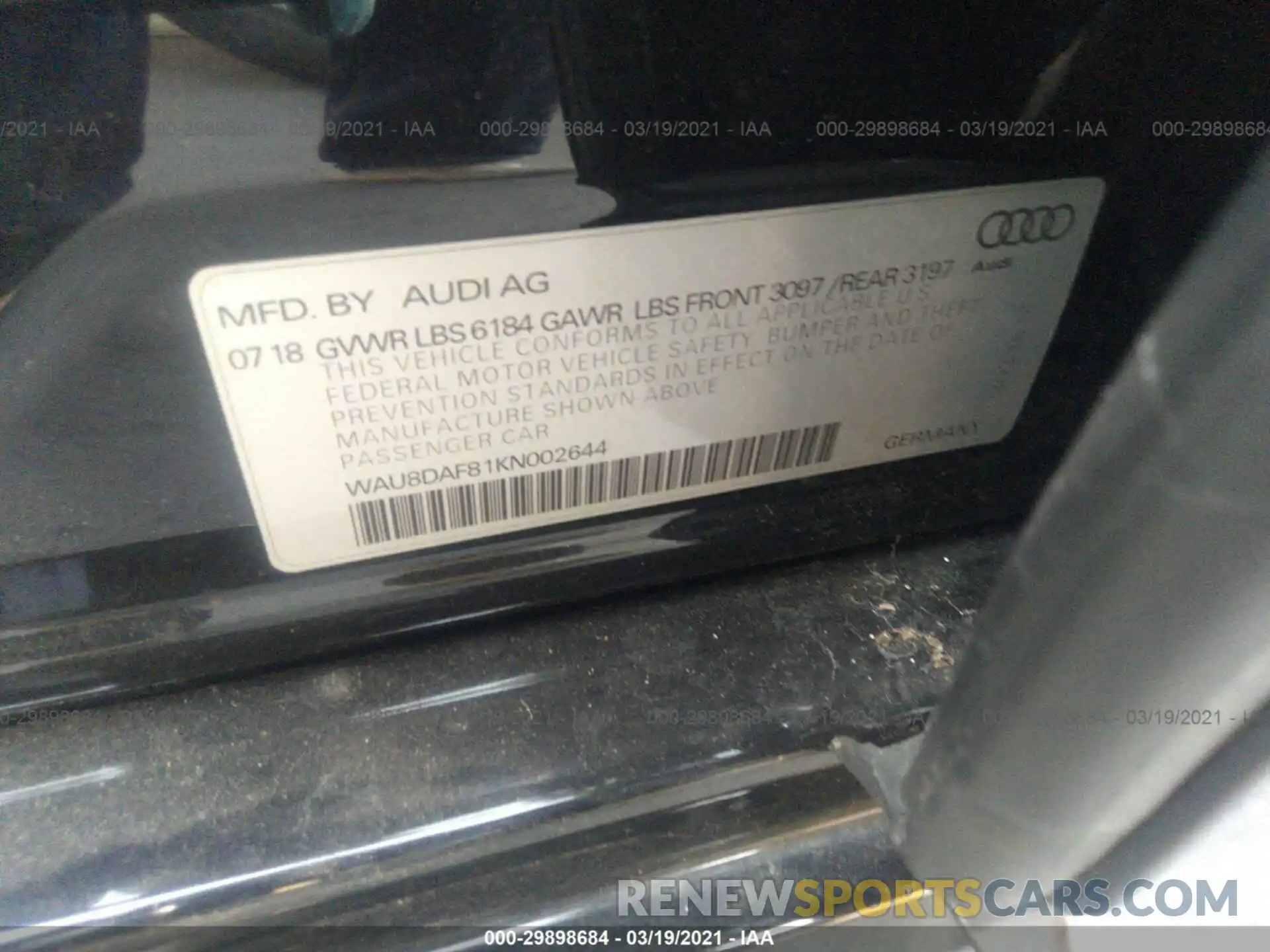 9 Фотография поврежденного автомобиля WAU8DAF81KN002644 AUDI A8 2019