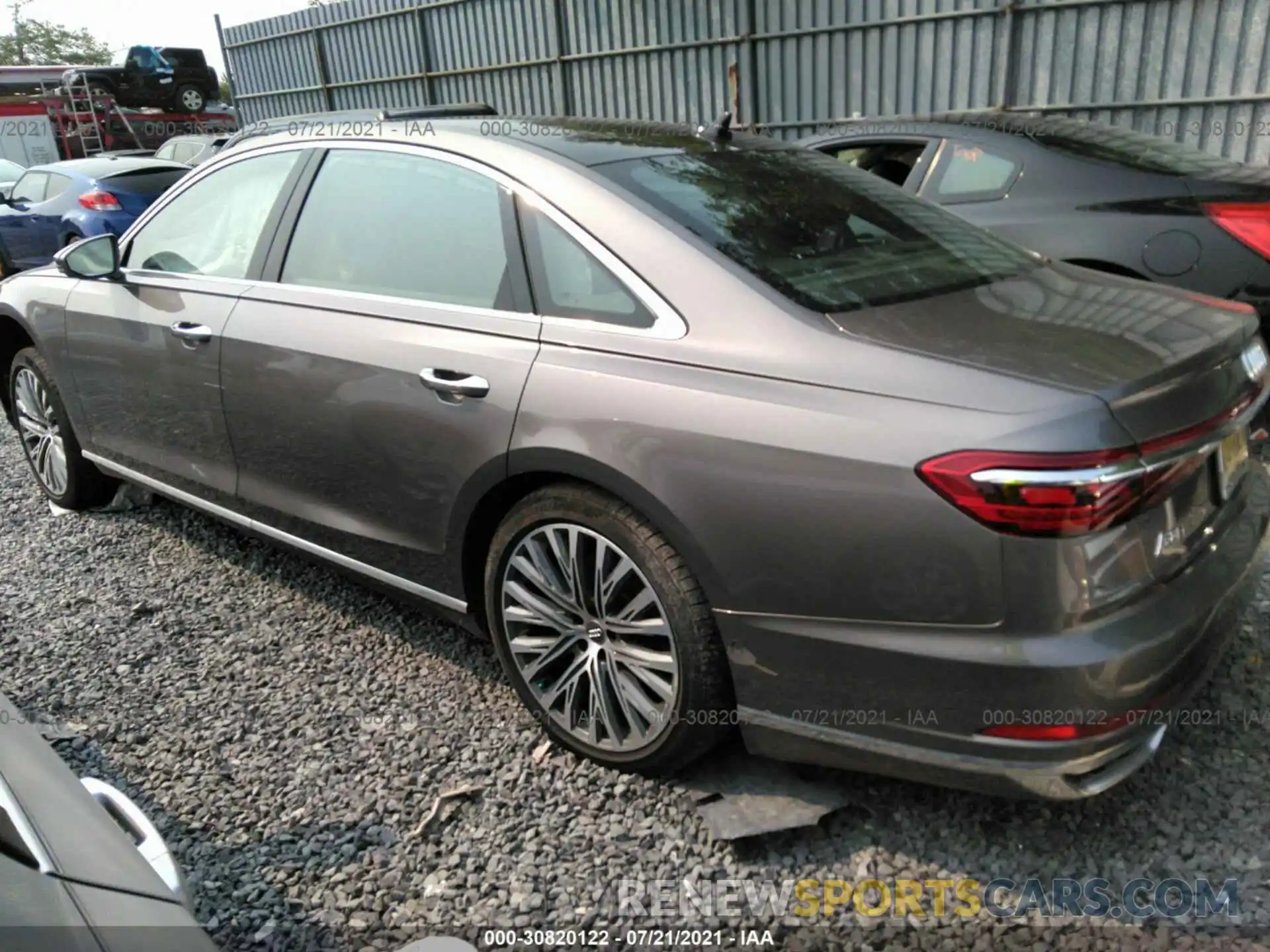 3 Фотография поврежденного автомобиля WAU8DAF81KN003258 AUDI A8 2019