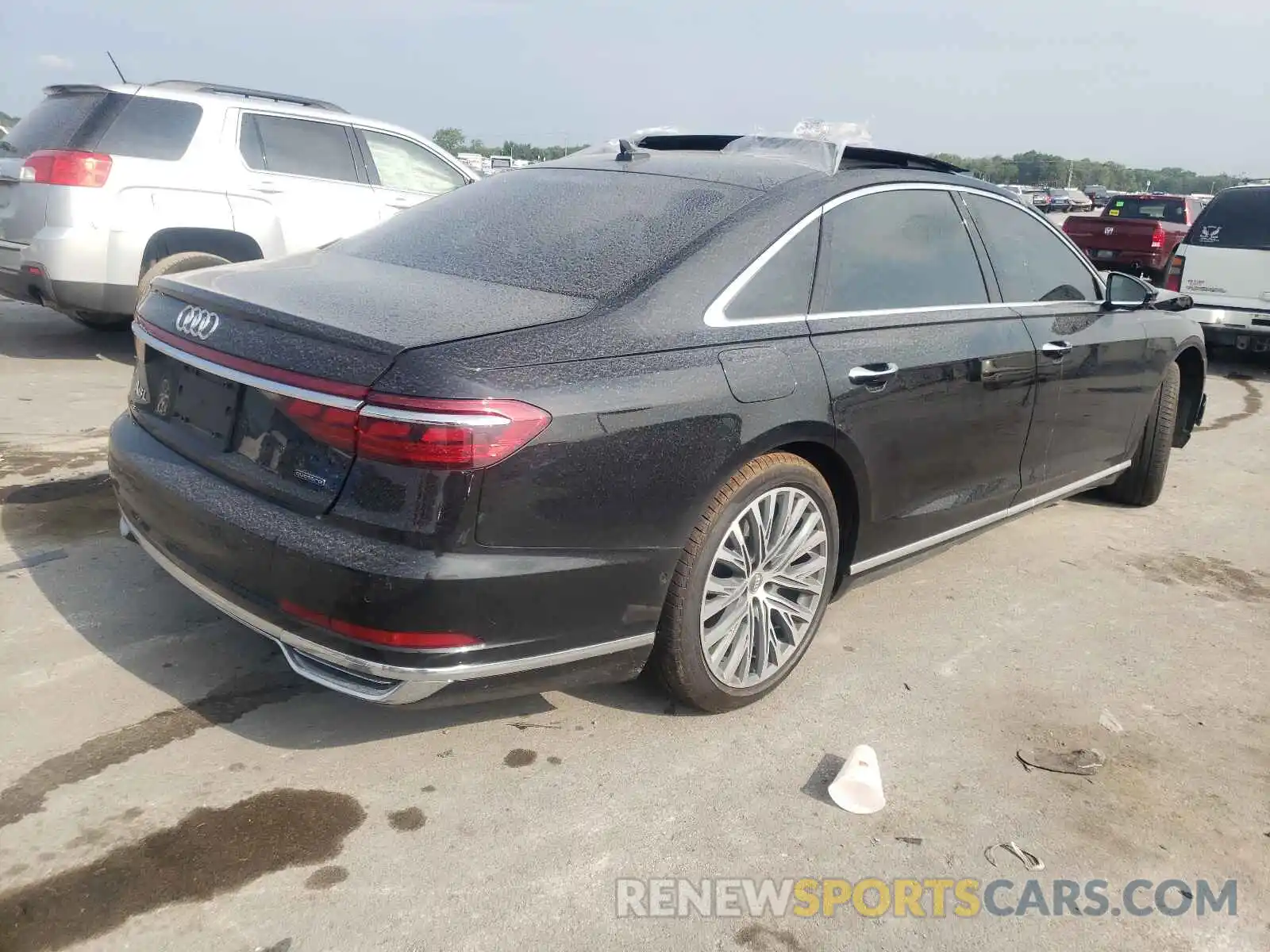 4 Фотография поврежденного автомобиля WAU8DAF82KN011367 AUDI A8 2019