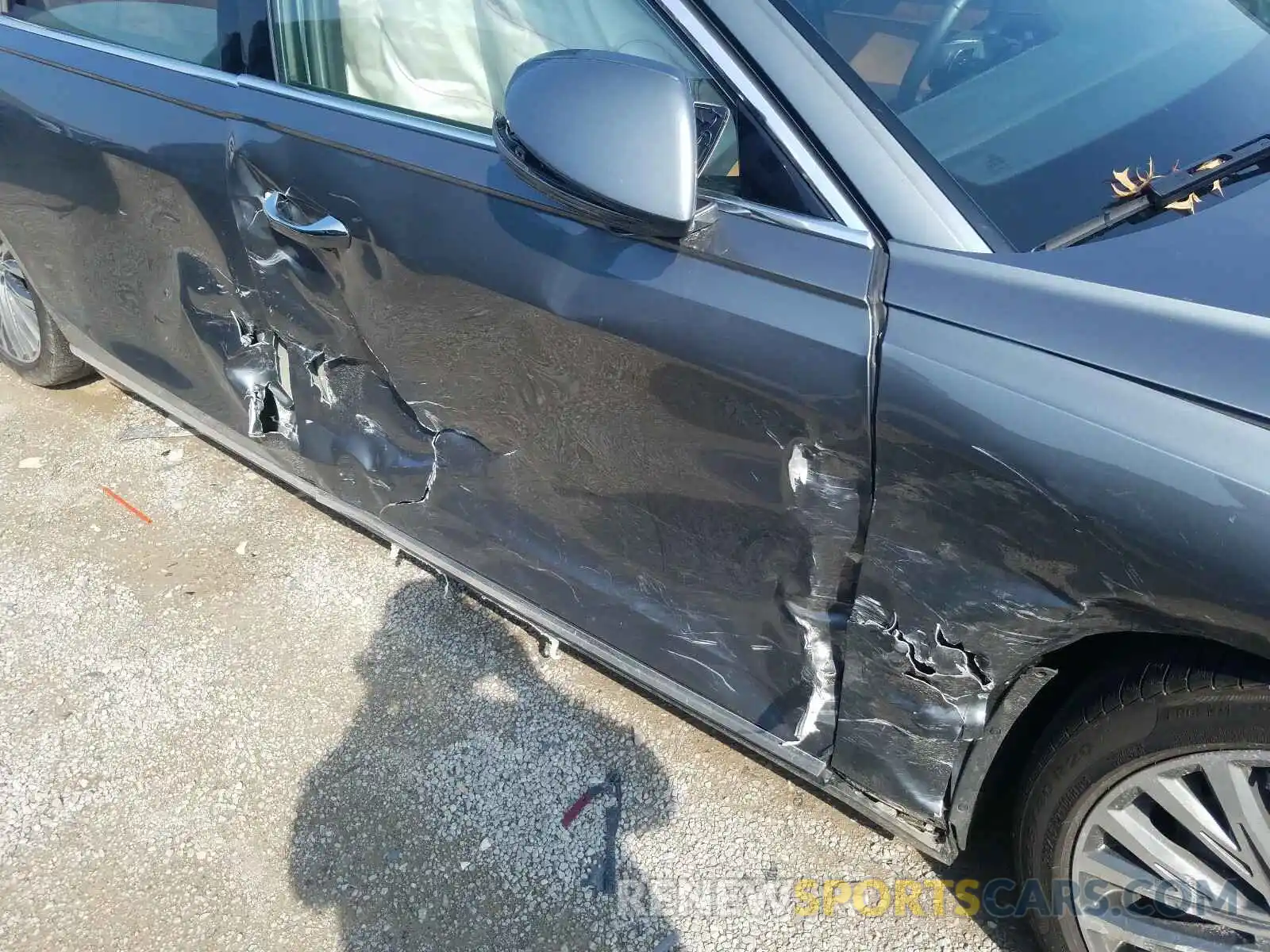 9 Photograph of a damaged car WAU8DAF82KN015614 AUDI A8 2019