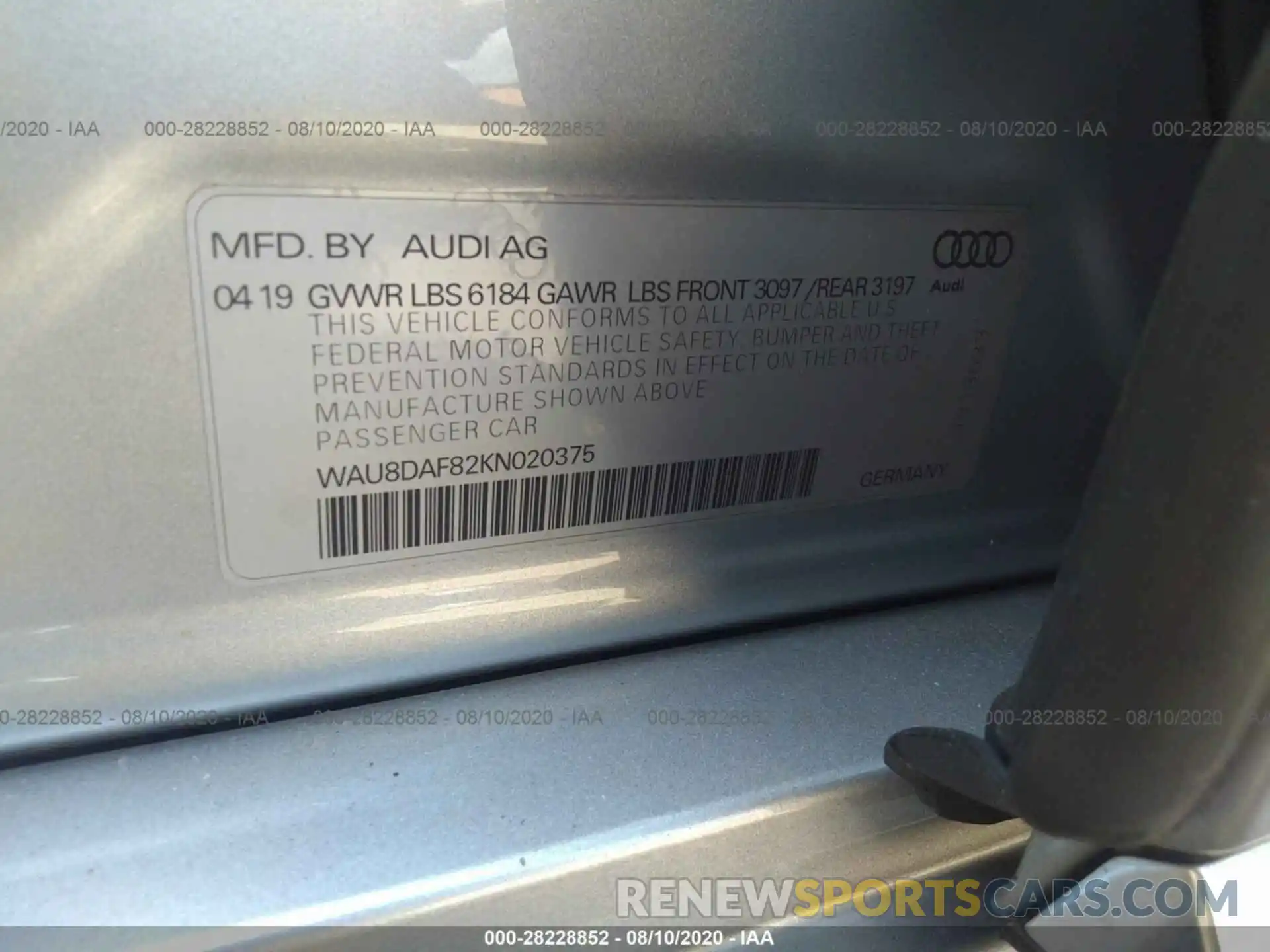 9 Фотография поврежденного автомобиля WAU8DAF82KN020375 AUDI A8 2019