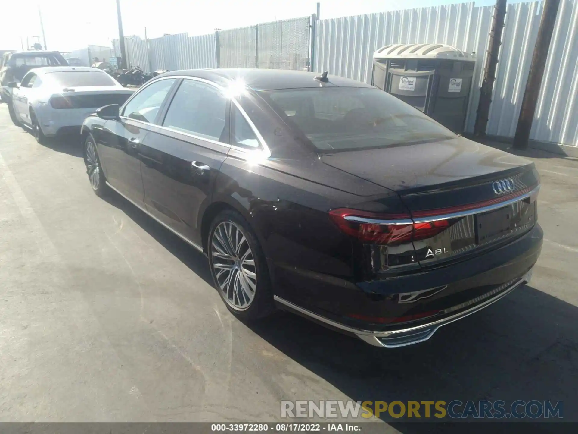 3 Фотография поврежденного автомобиля WAU8DAF83KN018294 AUDI A8 2019