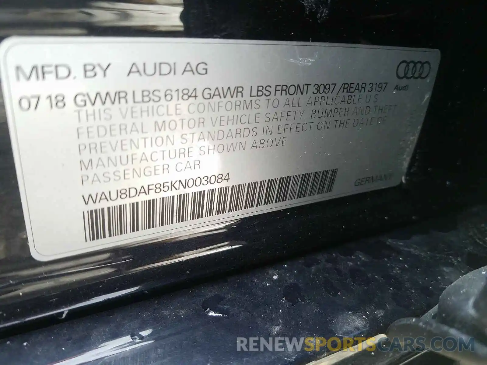 10 Photograph of a damaged car WAU8DAF85KN003084 AUDI A8 2019