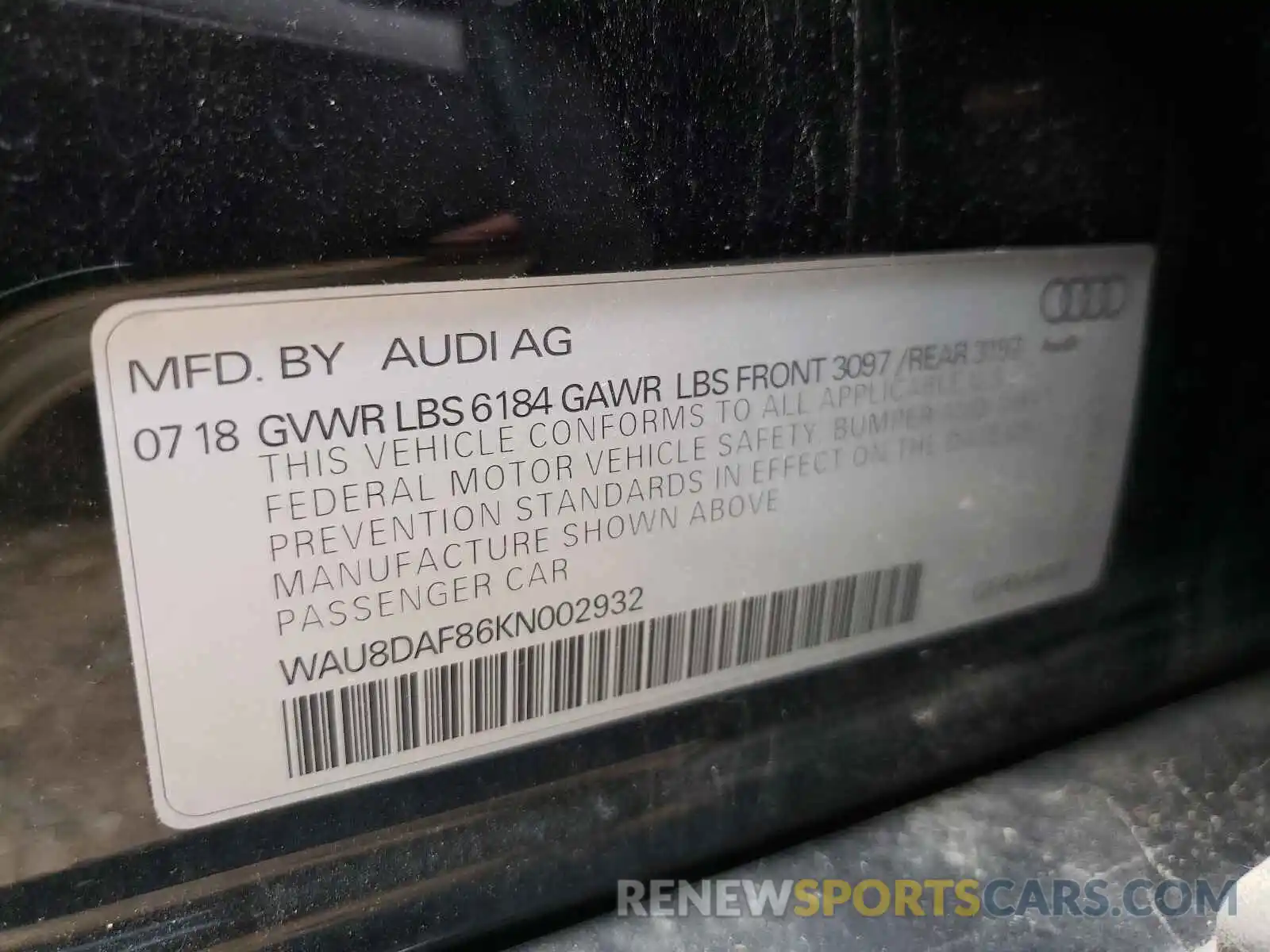 10 Фотография поврежденного автомобиля WAU8DAF86KN002932 AUDI A8 2019