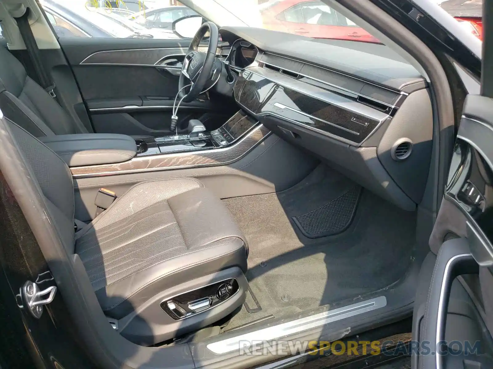 5 Photograph of a damaged car WAU8DAF86KN002932 AUDI A8 2019