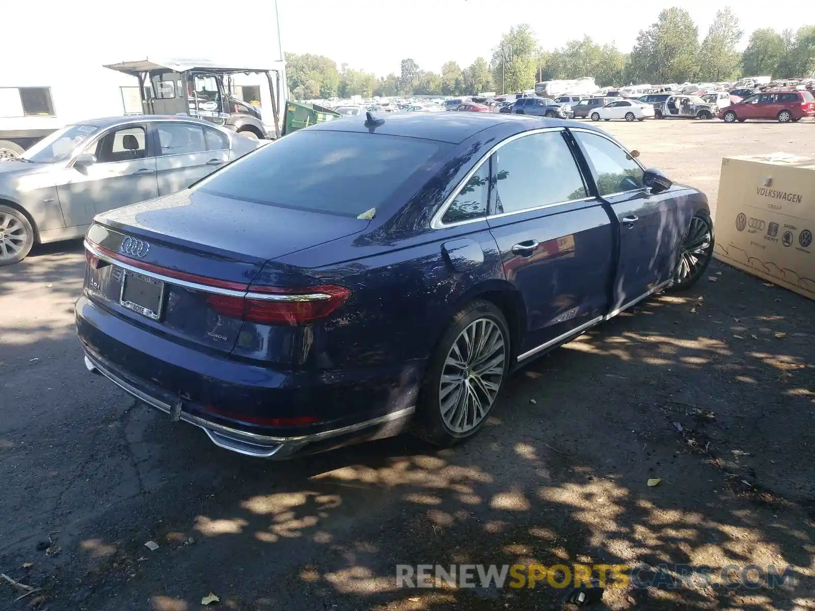 4 Фотография поврежденного автомобиля WAU8DAF89KN004738 AUDI A8 2019