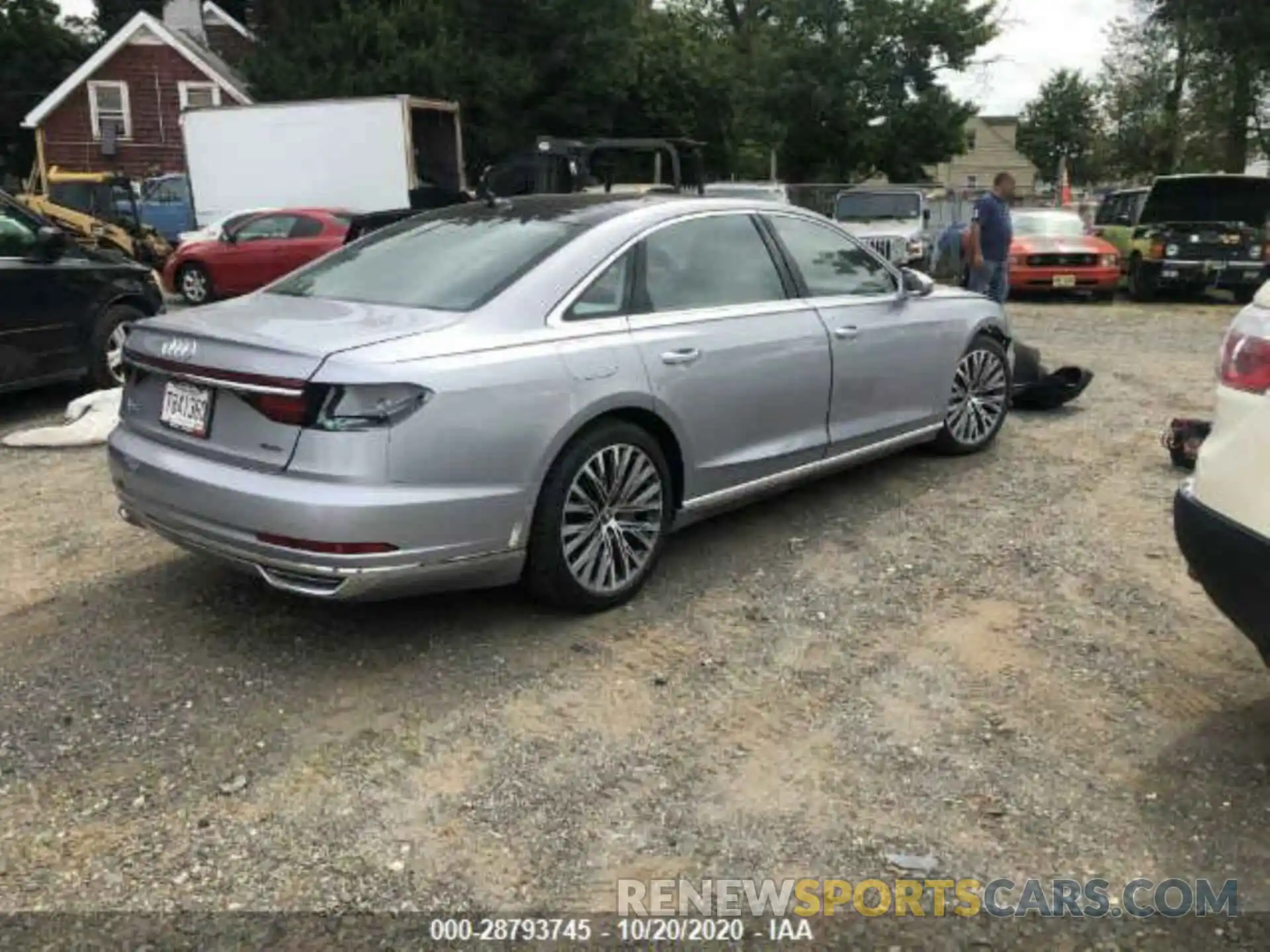 4 Фотография поврежденного автомобиля WAU8DAF89KN019255 AUDI A8 2019