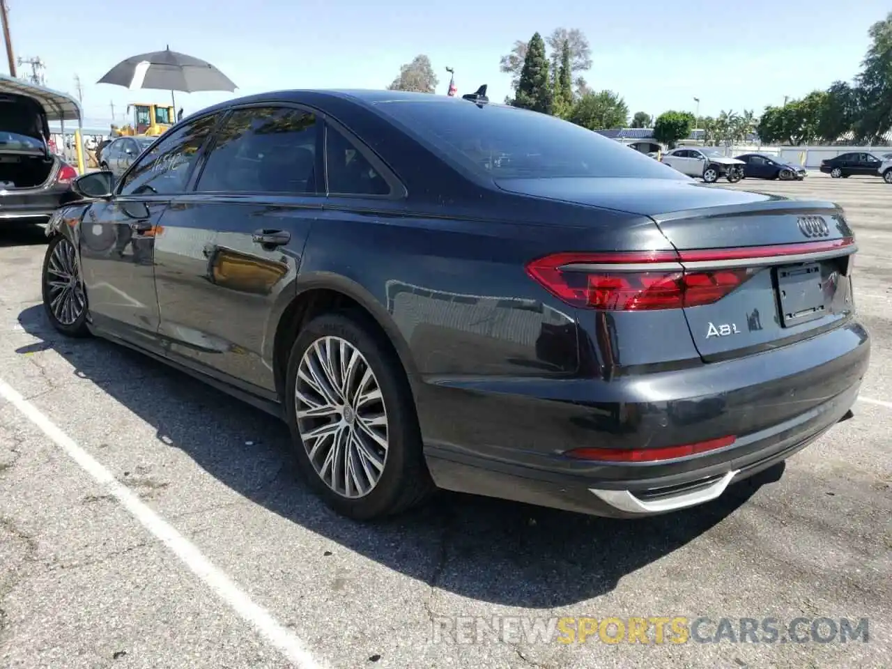 3 Фотография поврежденного автомобиля WAU8DBF83KN007253 AUDI A8 2019