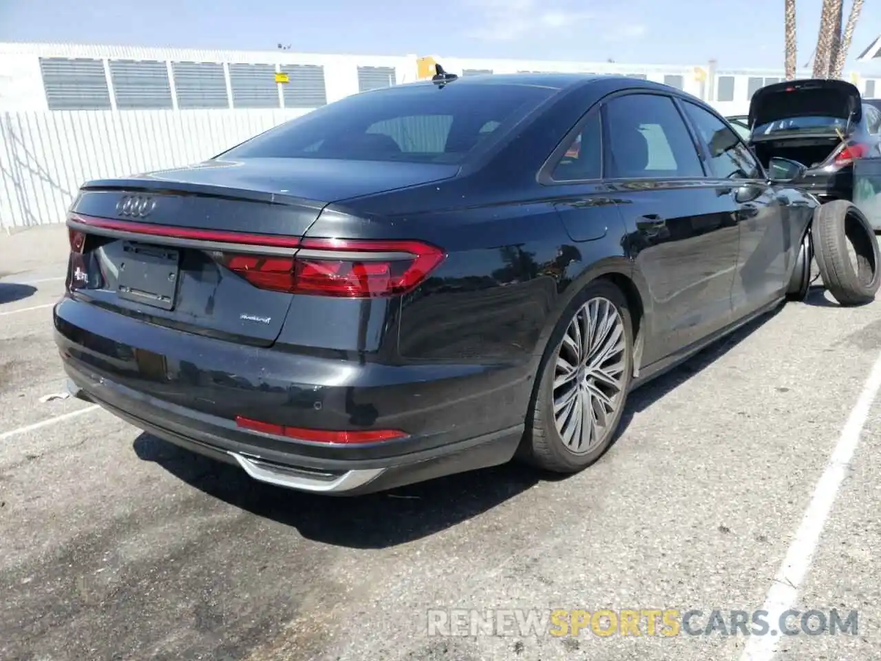 4 Фотография поврежденного автомобиля WAU8DBF83KN007253 AUDI A8 2019