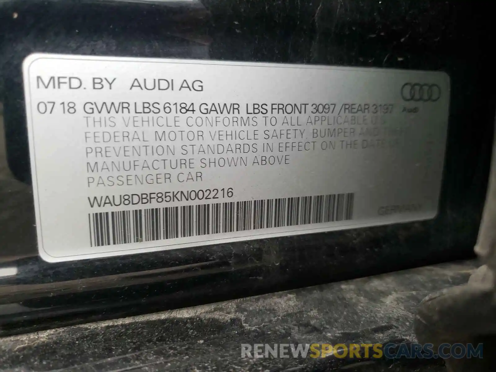 10 Фотография поврежденного автомобиля WAU8DBF85KN002216 AUDI A8 2019