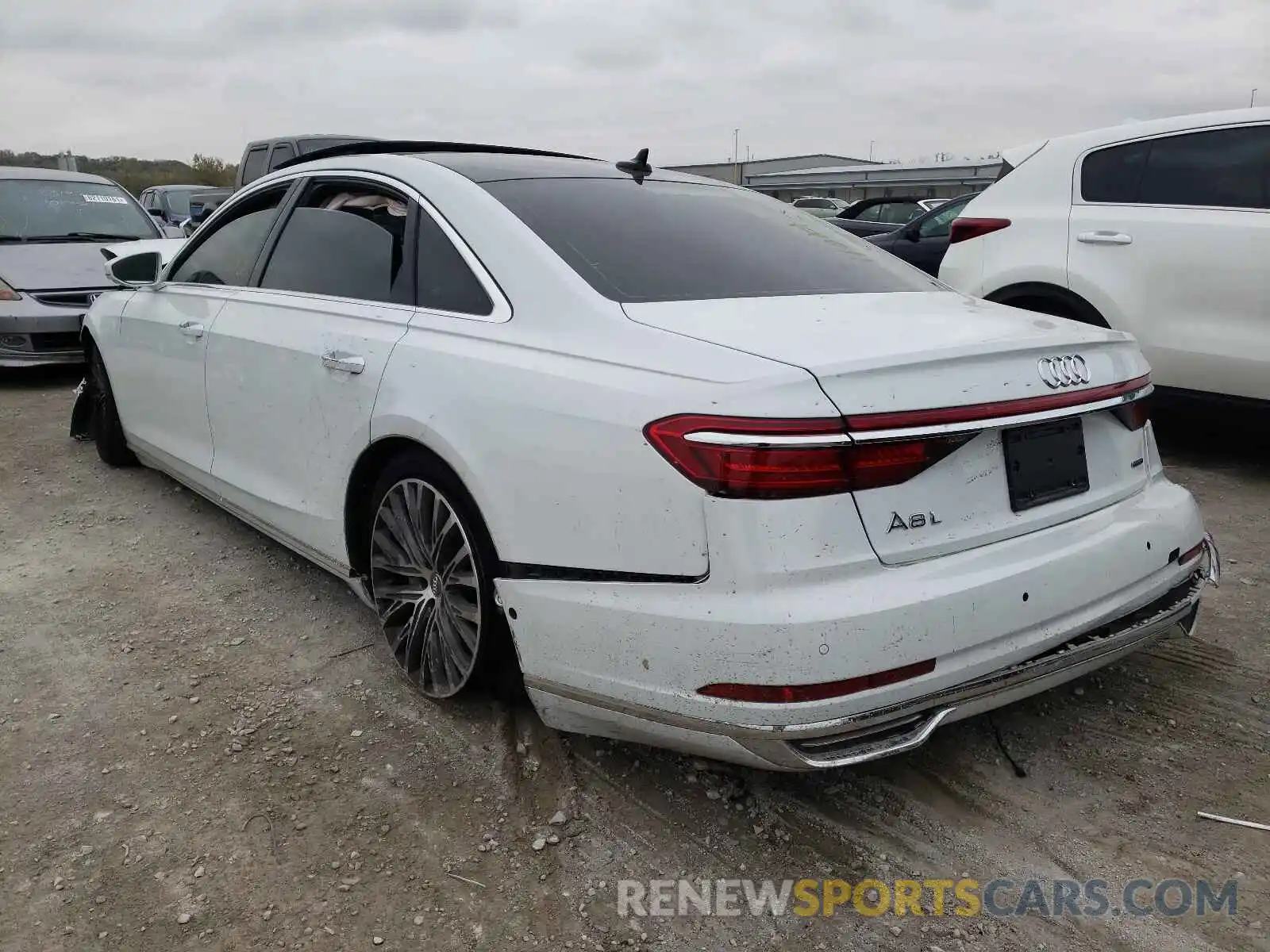 3 Фотография поврежденного автомобиля WAU8DBF85KN013202 AUDI A8 2019