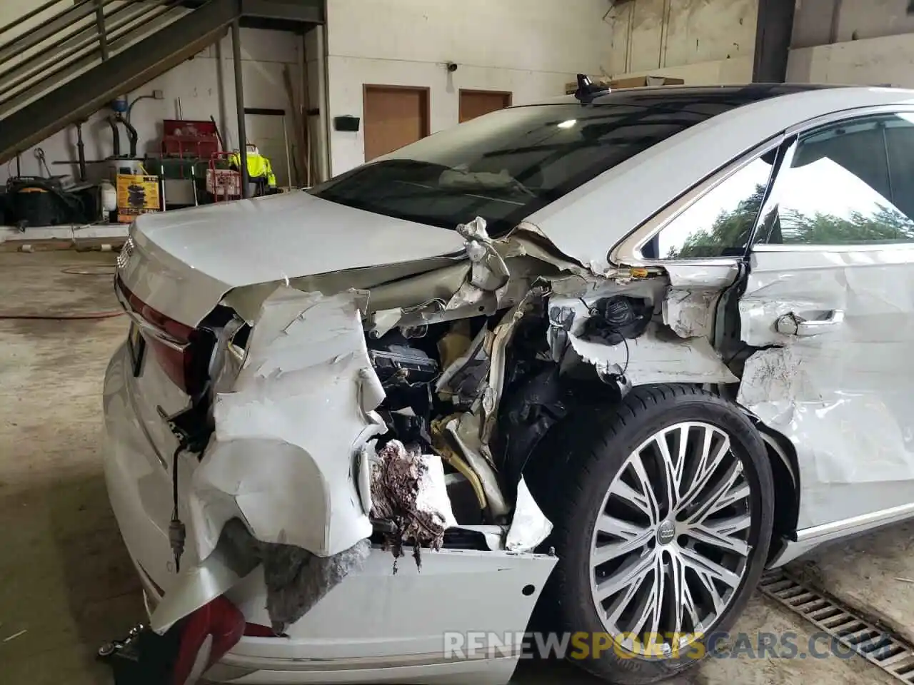 9 Photograph of a damaged car WAU8DBF88KN019253 AUDI A8 2019