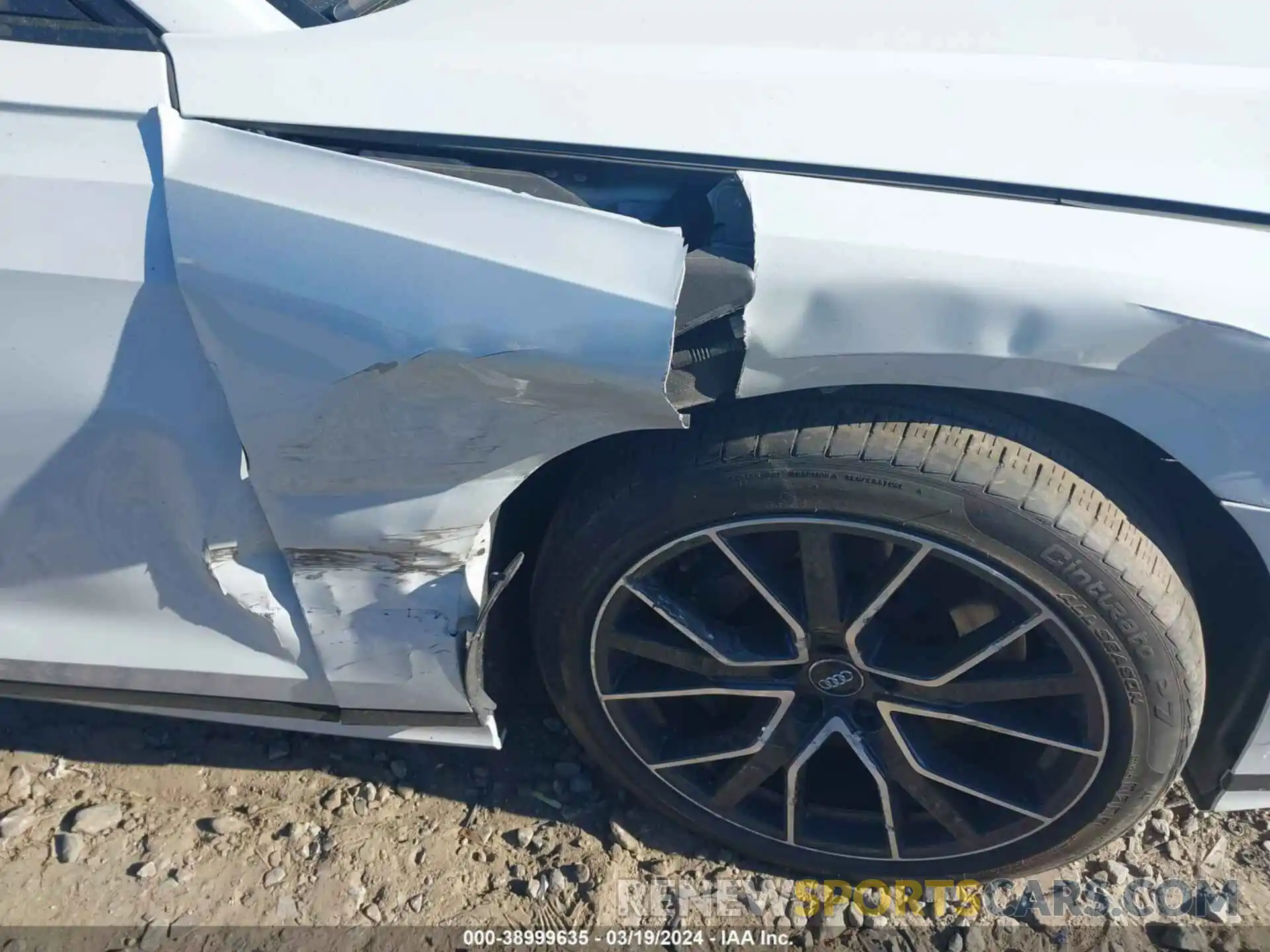 17 Photograph of a damaged car WAU8EAF85LN012169 AUDI A8 2020