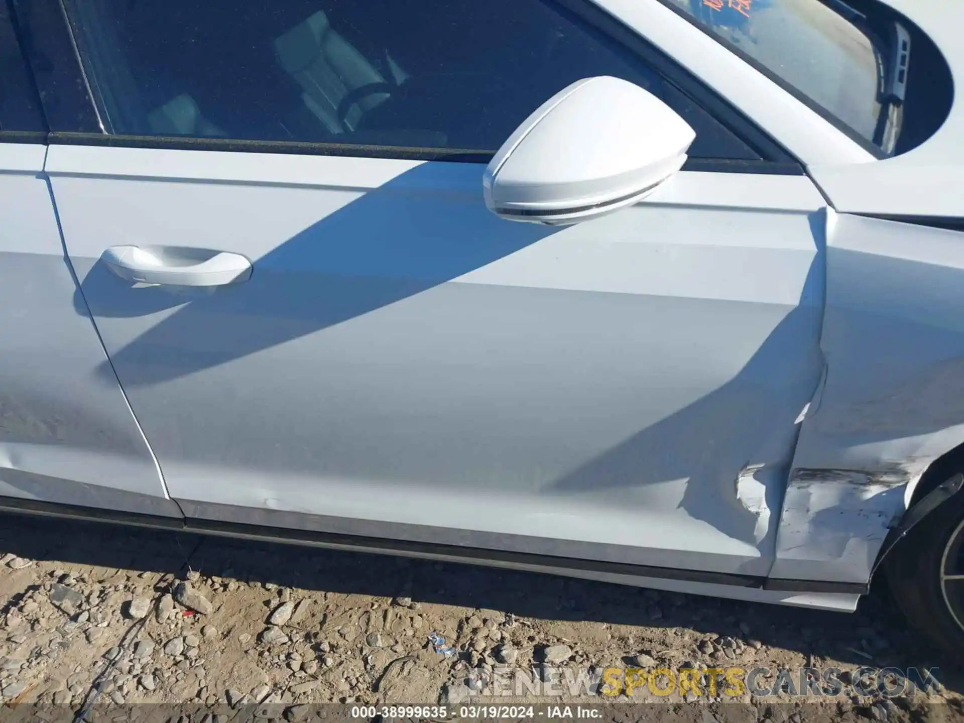 18 Photograph of a damaged car WAU8EAF85LN012169 AUDI A8 2020