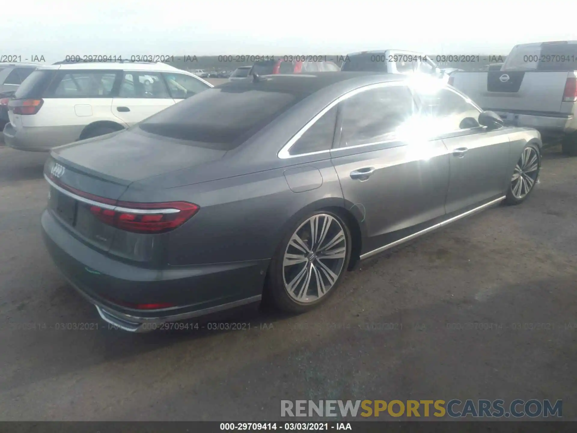 4 Фотография поврежденного автомобиля WAU8EAF83KN024254 AUDI A8 L 2019