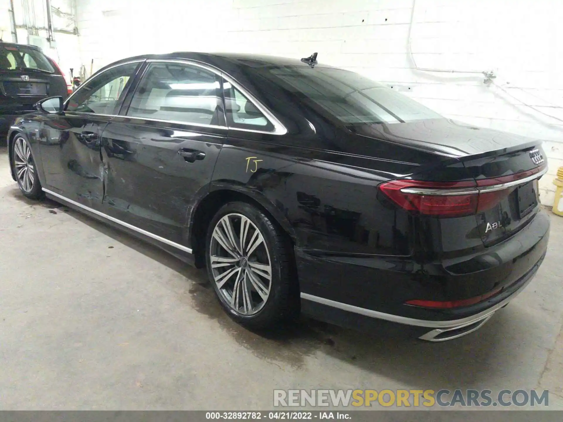 6 Фотография поврежденного автомобиля WAU8EAF81MN018388 AUDI A8 L 2021