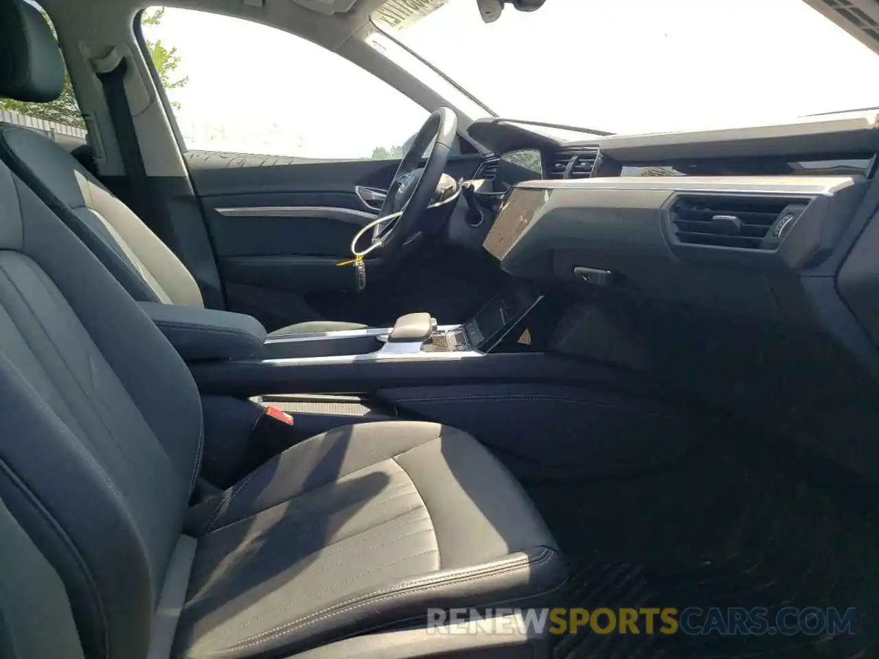 5 Photograph of a damaged car WA1AAAGE9KB013498 AUDI E-TRON 2019