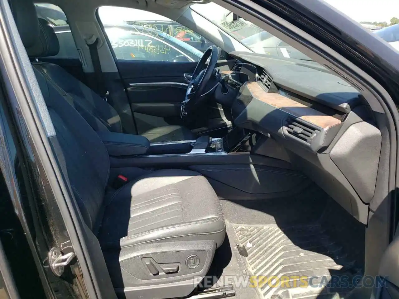 5 Photograph of a damaged car WA1LAAGE5KB020456 AUDI E-TRON 2019