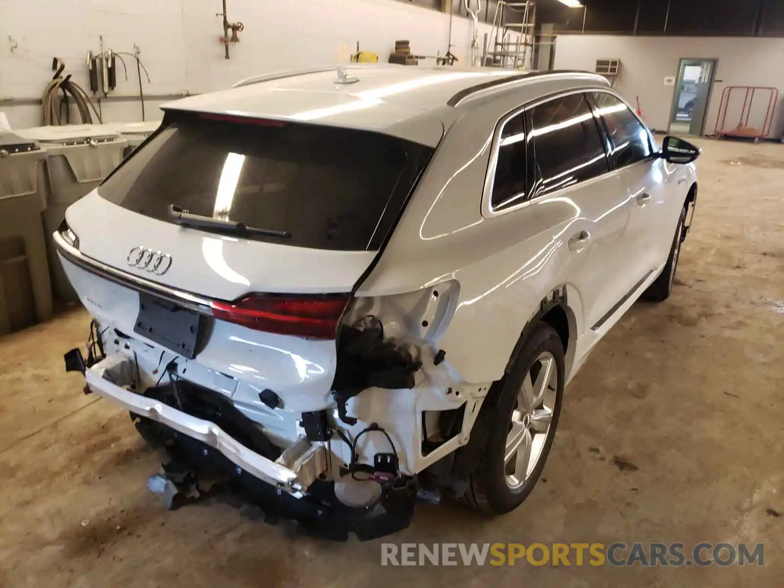 4 Фотография поврежденного автомобиля WA1LAAGE6KB022281 AUDI E-TRON 2019