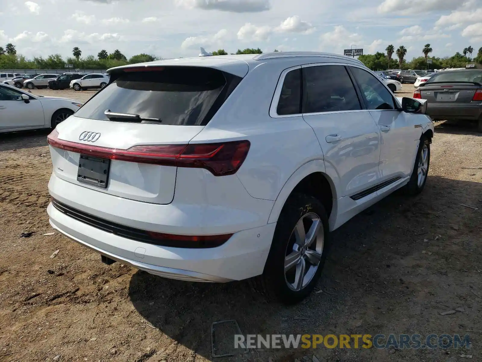 4 Фотография поврежденного автомобиля WA1LAAGE7KB011659 AUDI E-TRON 2019