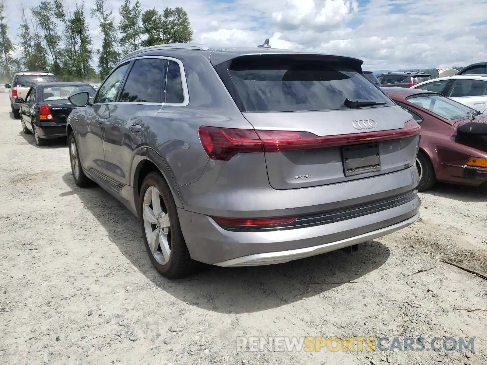 3 Фотография поврежденного автомобиля WA1LAAGE9KB011534 AUDI E-TRON 2019