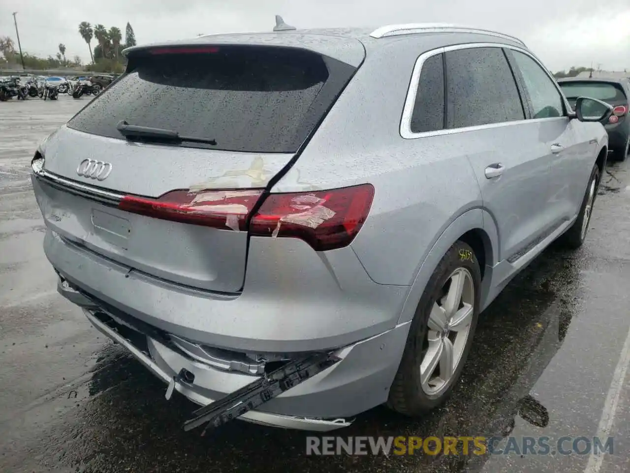 4 Photograph of a damaged car WA1LAAGEXKB020761 AUDI E-TRON 2019