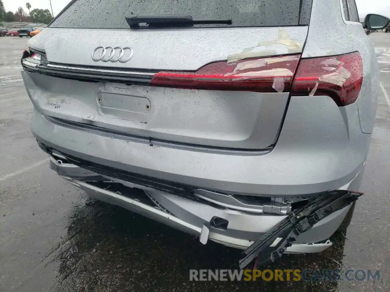 9 Photograph of a damaged car WA1LAAGEXKB020761 AUDI E-TRON 2019