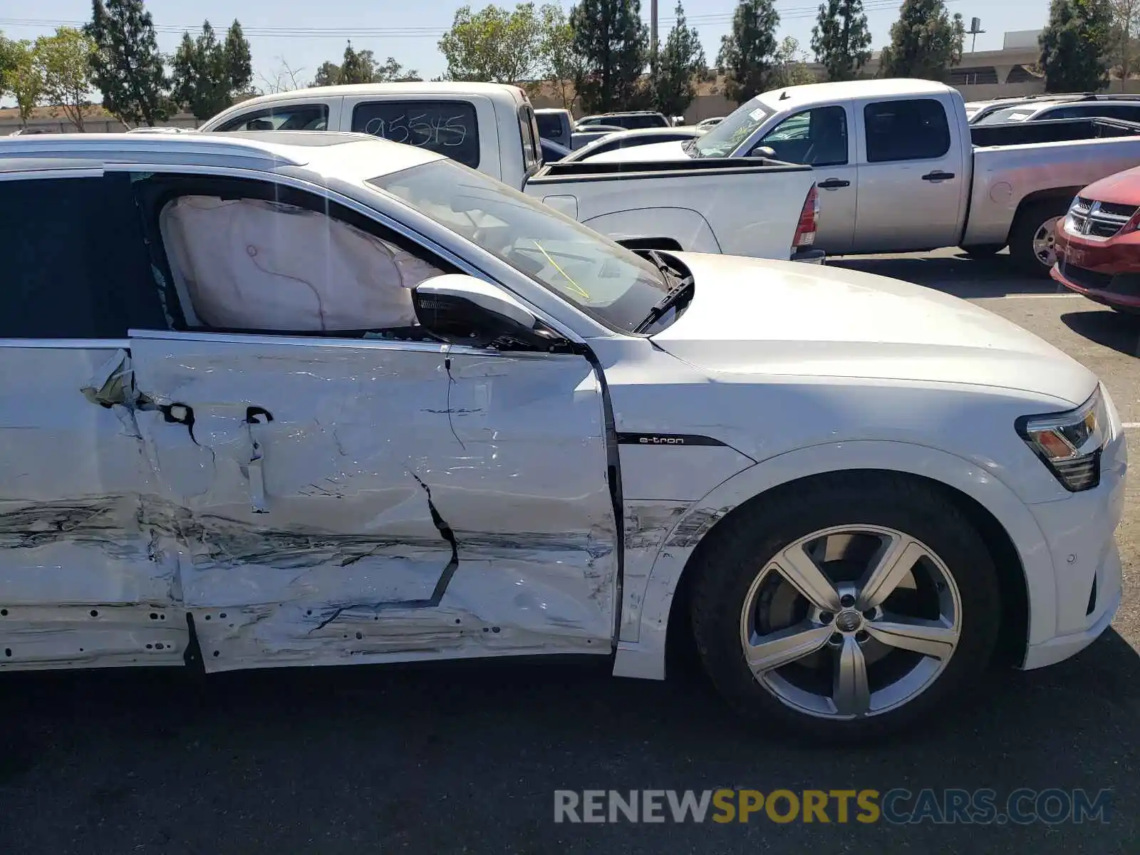 9 Photograph of a damaged car WA1LABGE3KB021837 AUDI E-TRON 2019