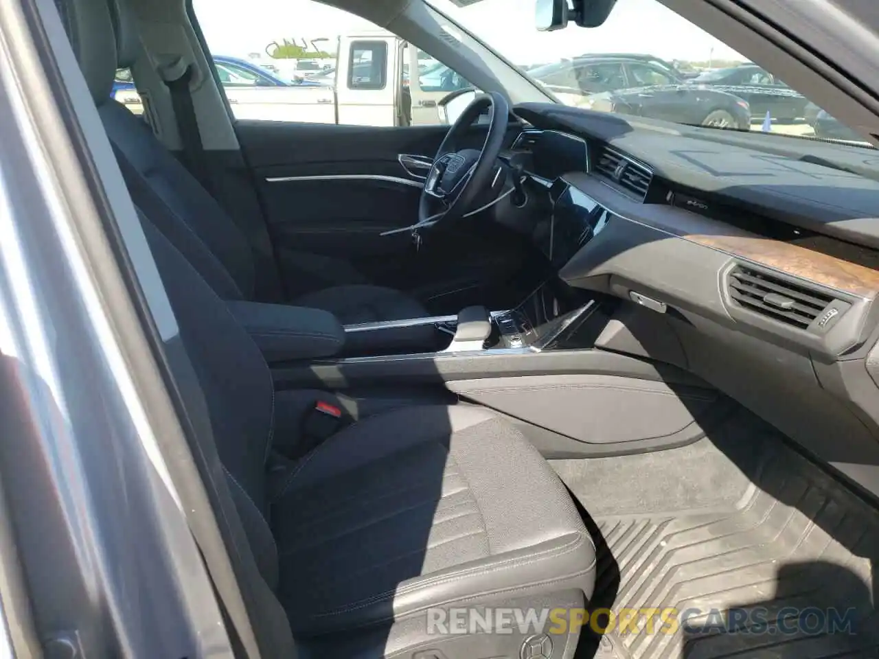 5 Photograph of a damaged car WA1LABGE4KB011530 AUDI E-TRON 2019