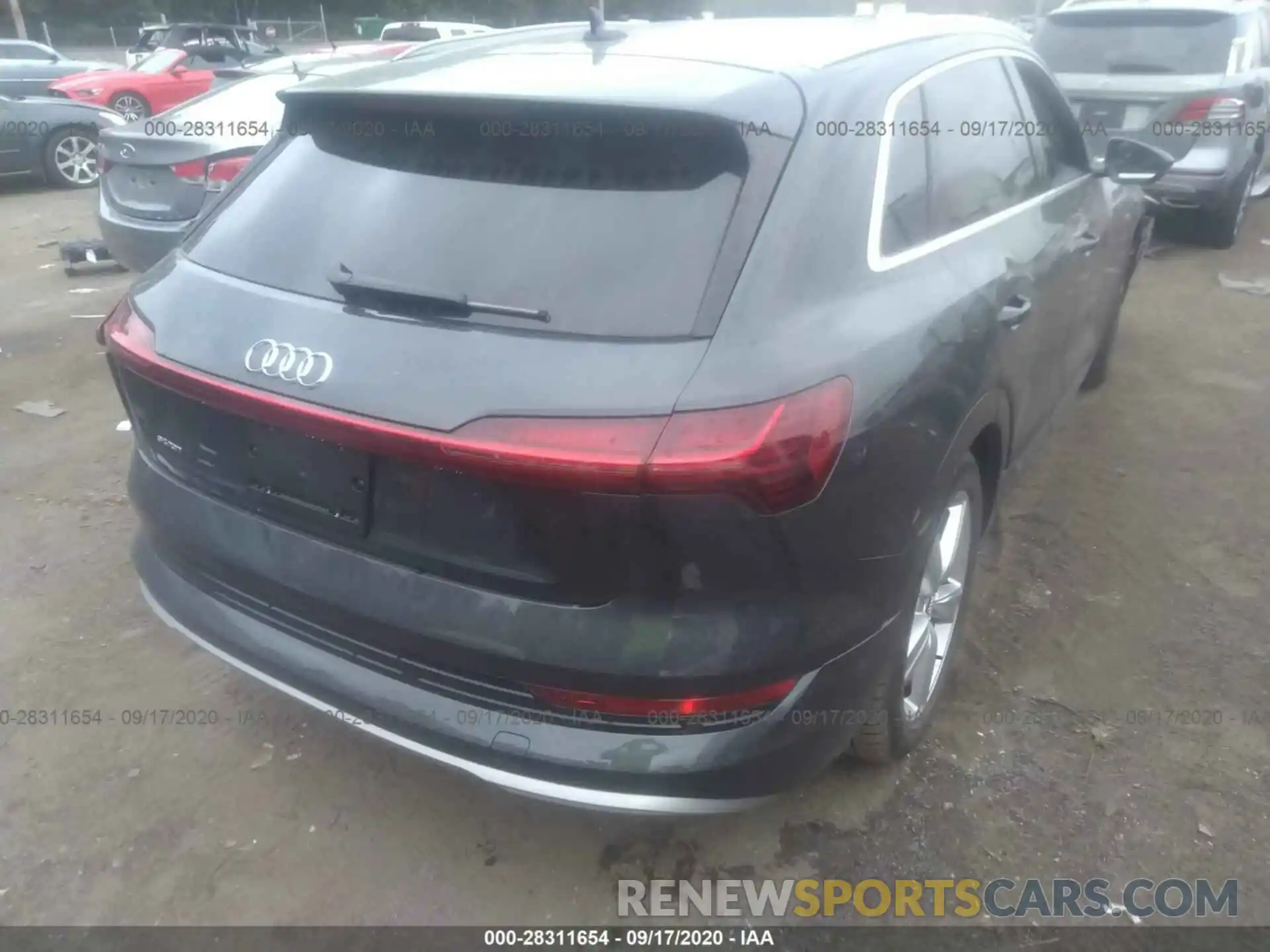 4 Фотография поврежденного автомобиля WA1VAAGE2KB010055 AUDI E-TRON 2019