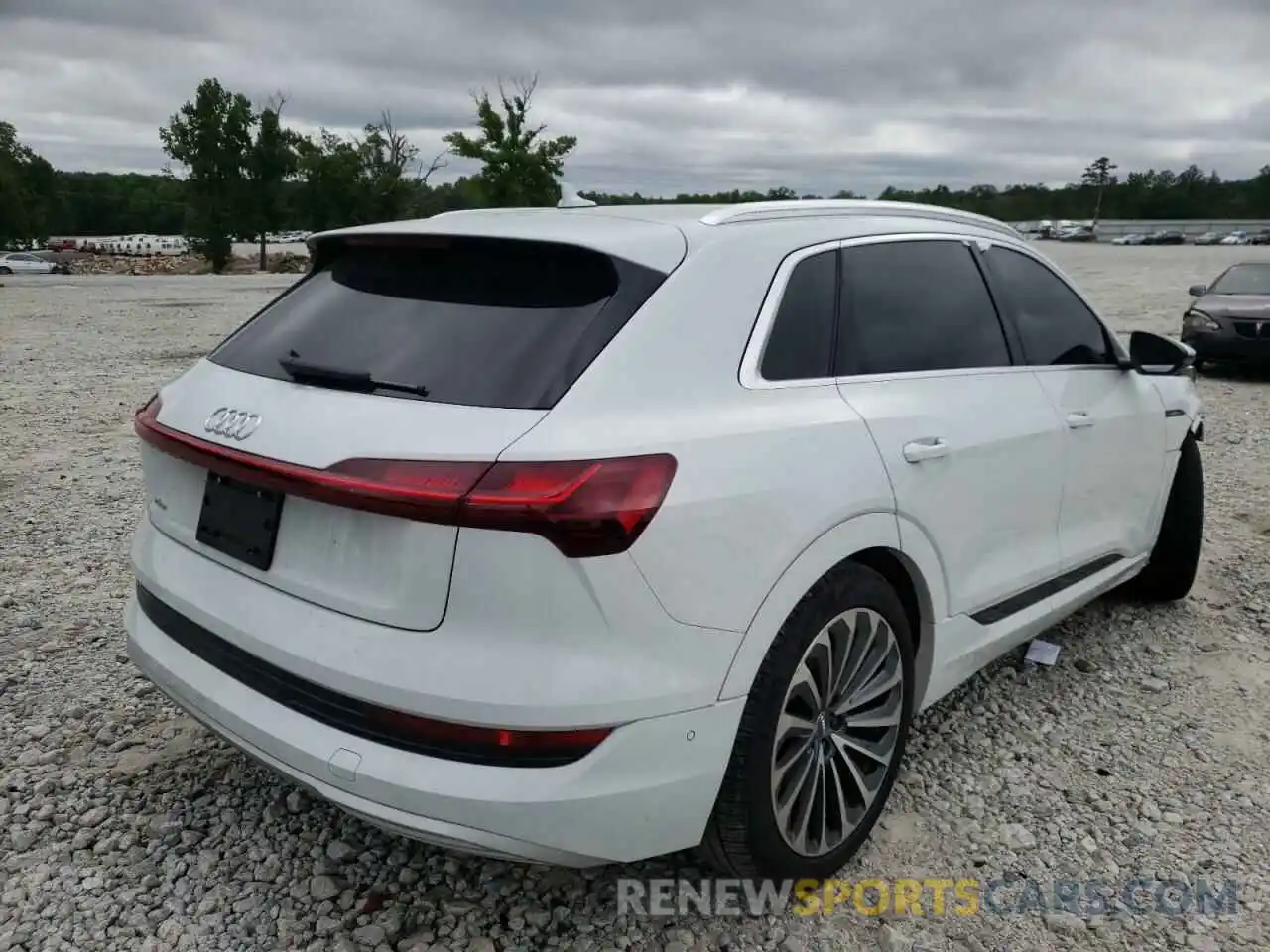 4 Фотография поврежденного автомобиля WA1VAAGE3KB022487 AUDI E-TRON 2019