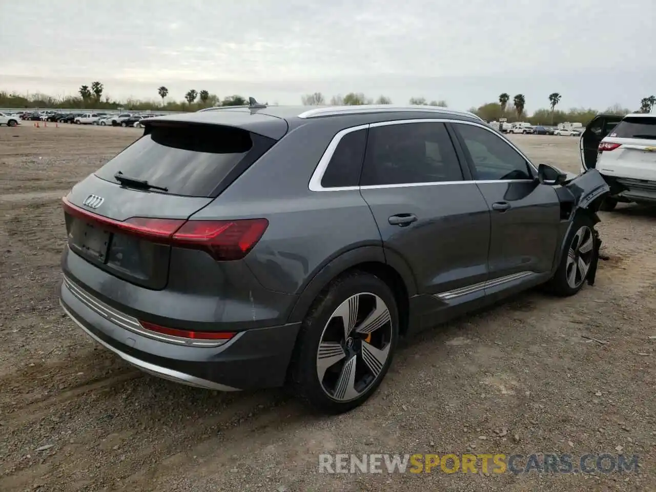 4 Фотография поврежденного автомобиля WA1VAAGE4KB007206 AUDI E-TRON 2019